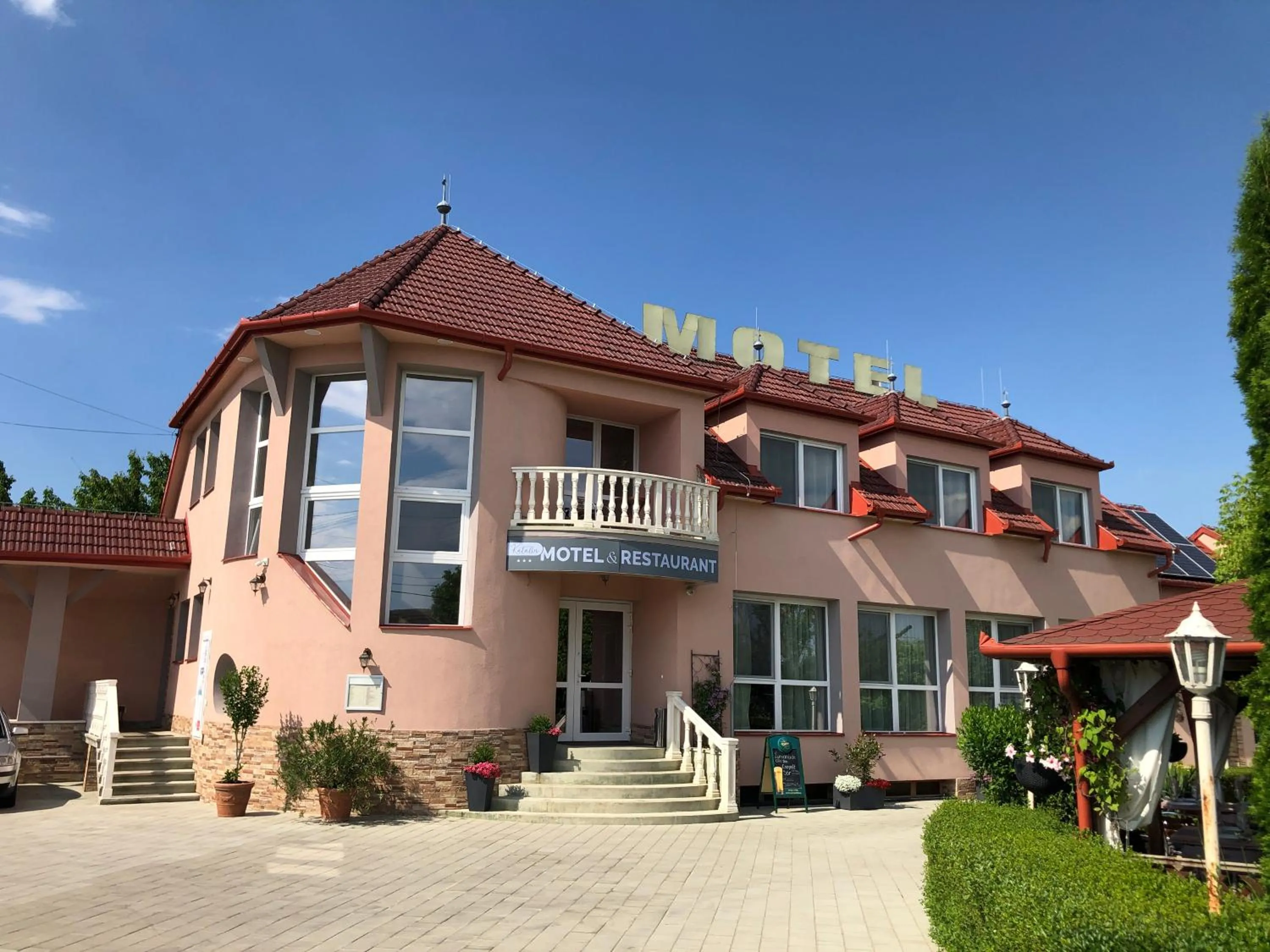 Property building in Katalin Motel & Étterem
