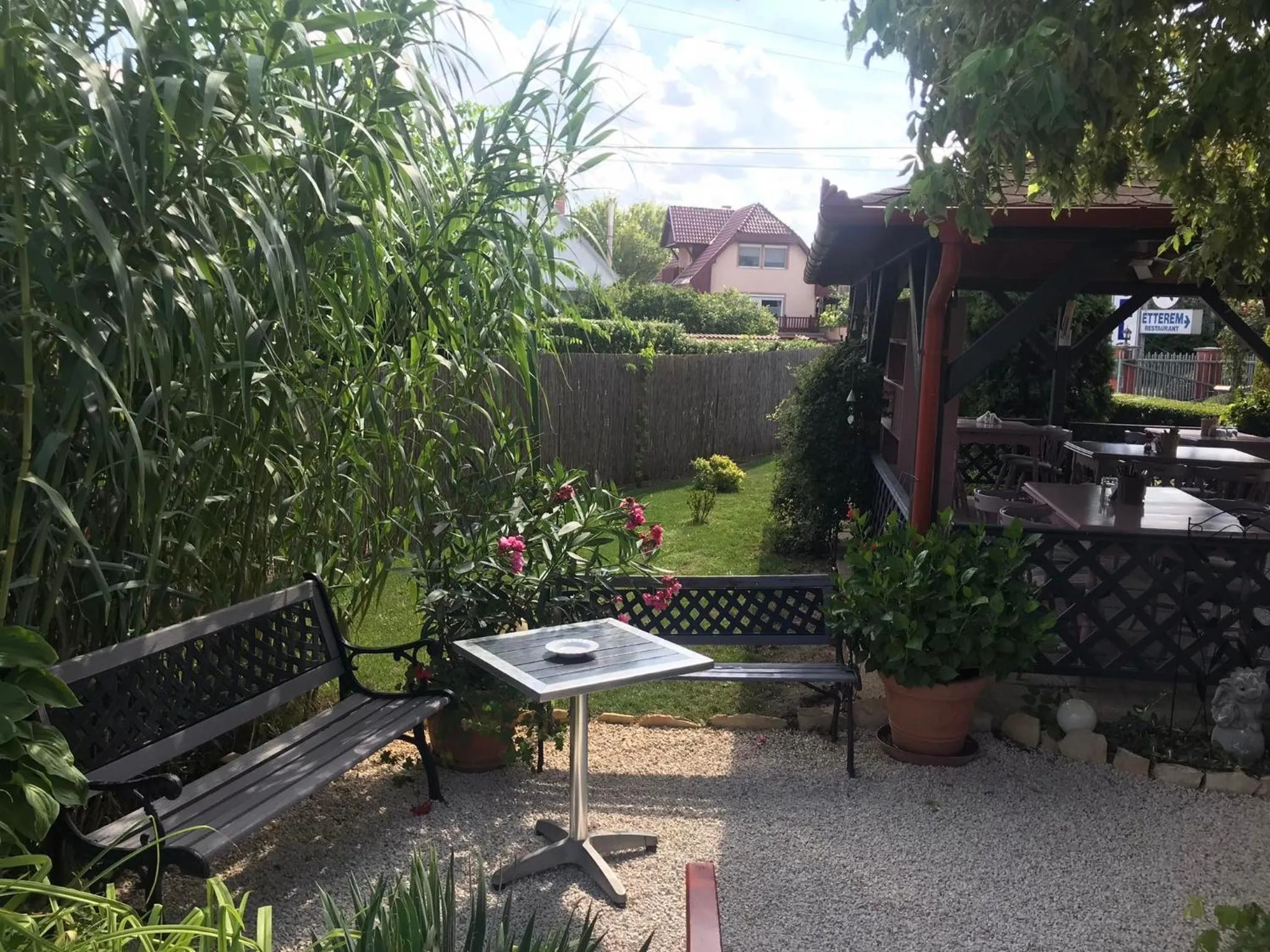 Garden in Katalin Motel & Étterem