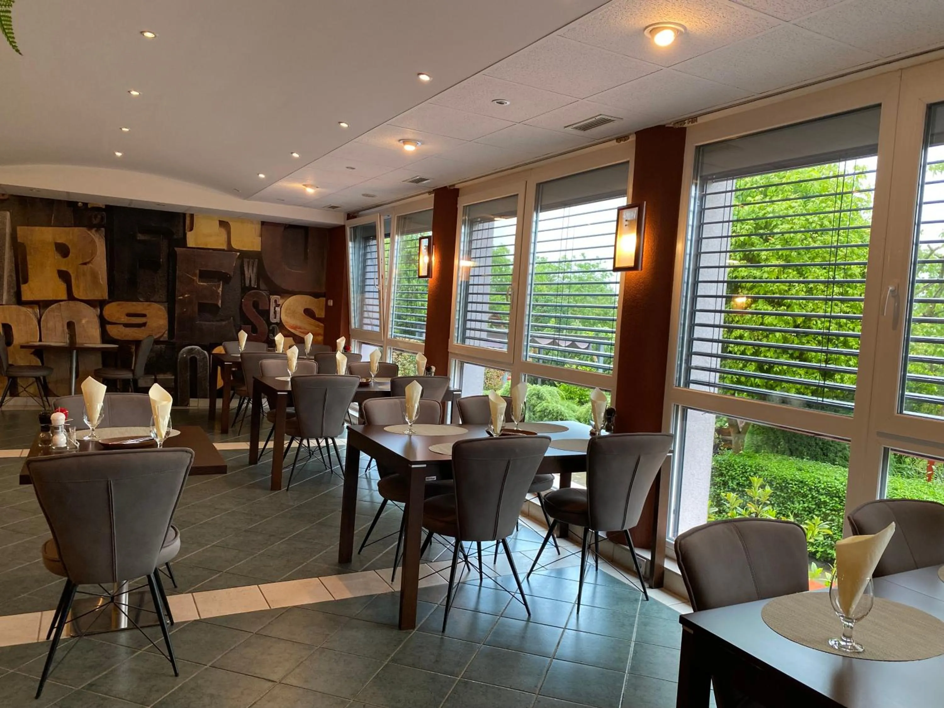 Restaurant/places to eat in Katalin Motel & Étterem