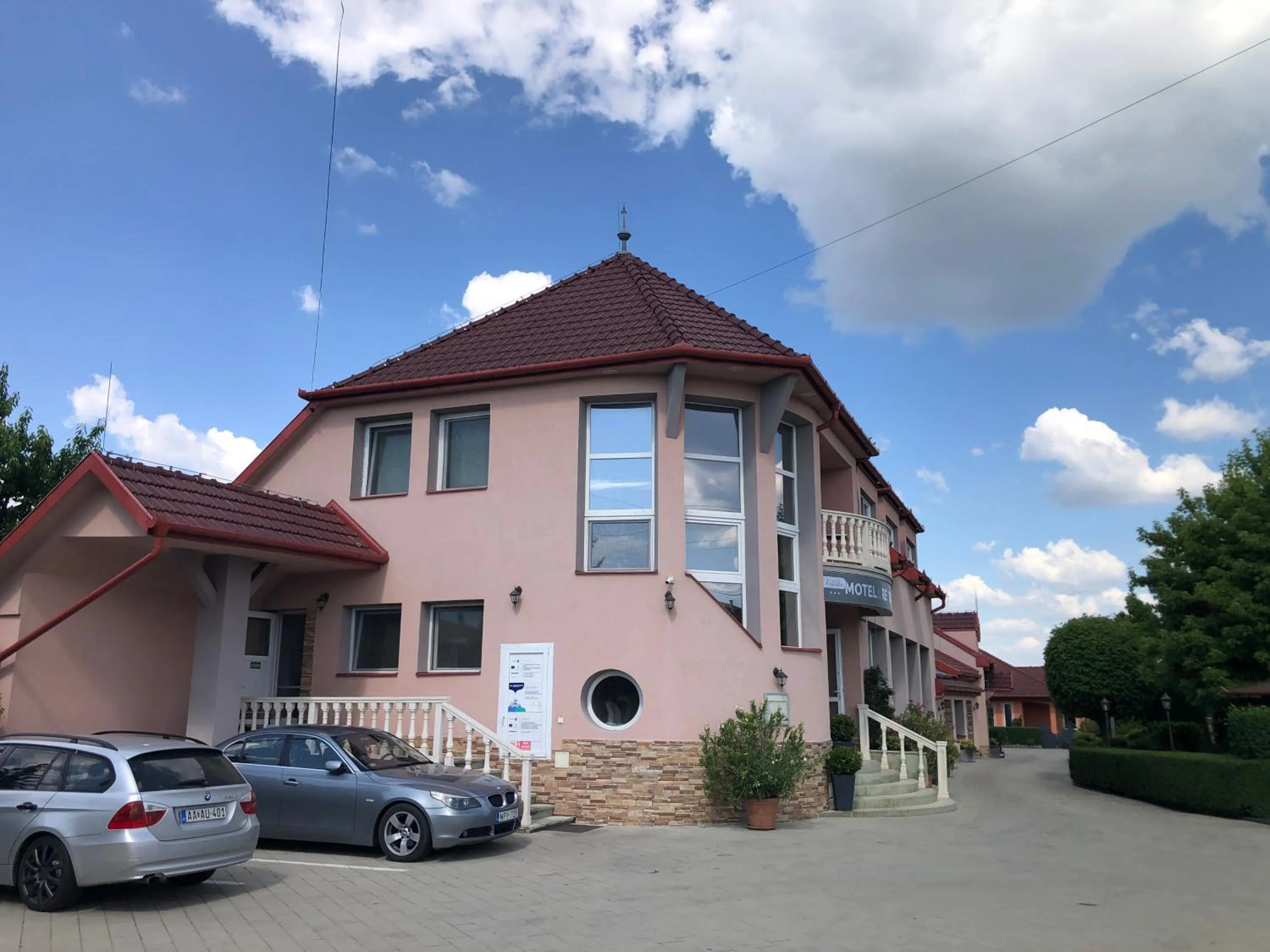 Property building in Katalin Motel & Étterem