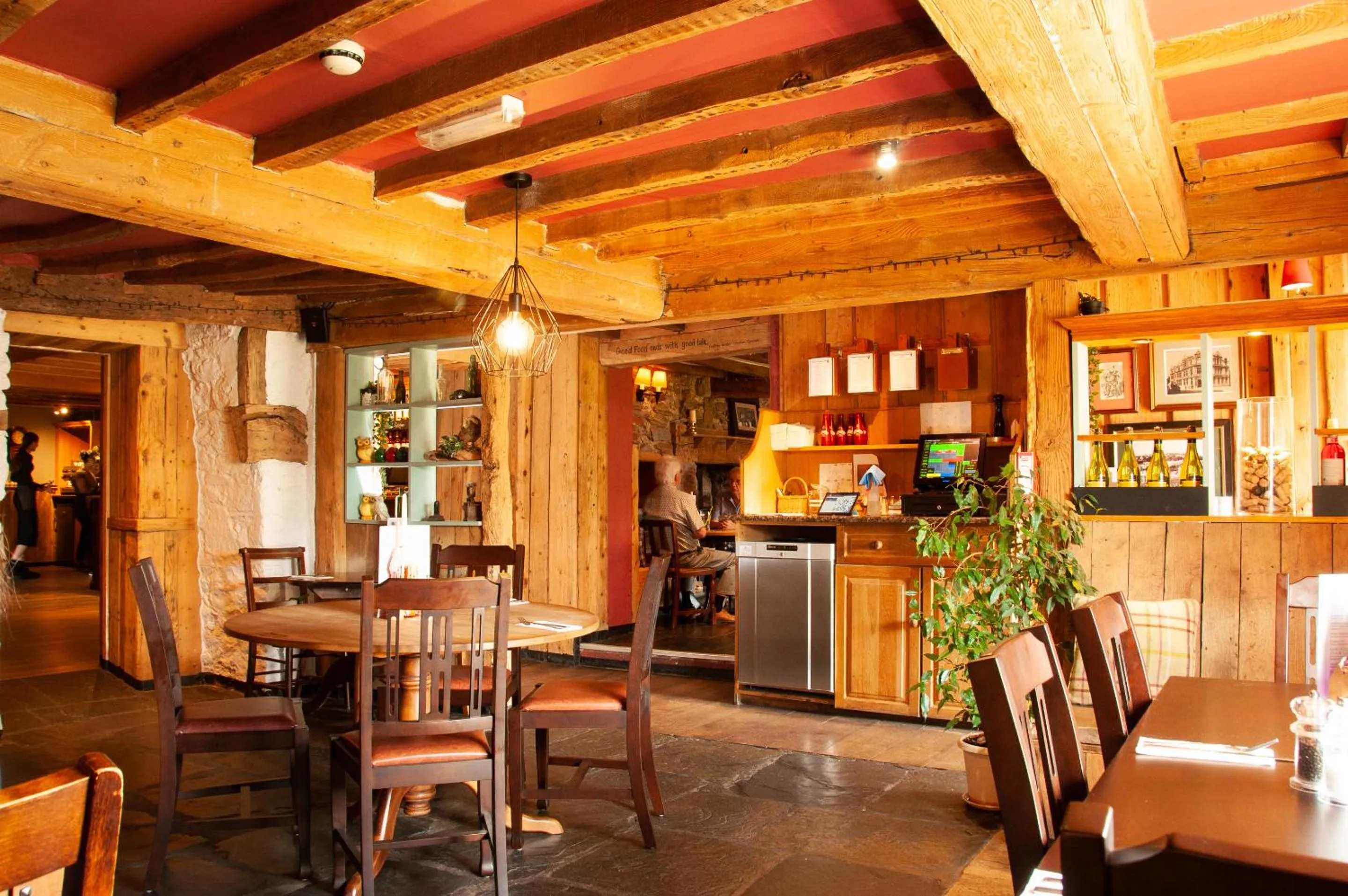 Dining area in Barn Owl Inn