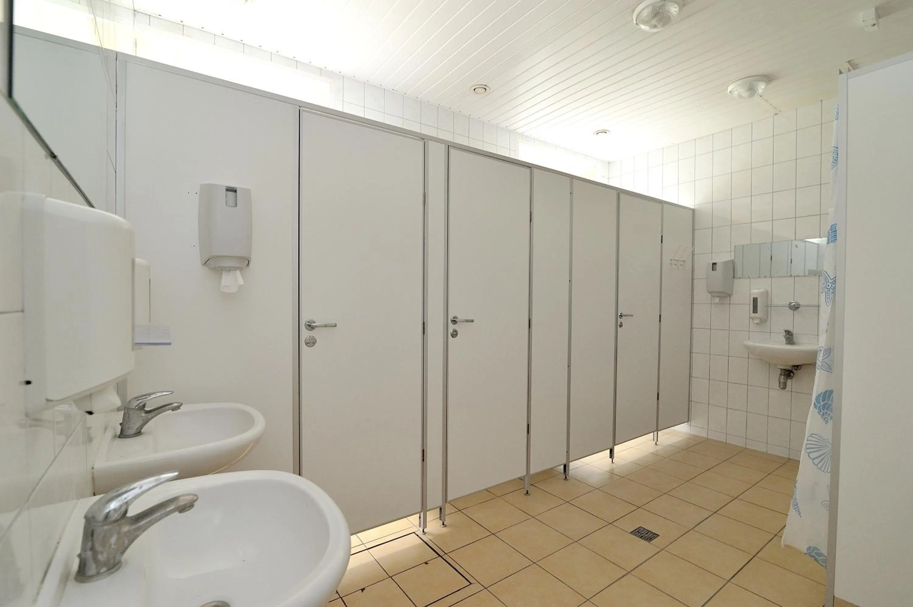 Shower in Hostel Filaretai