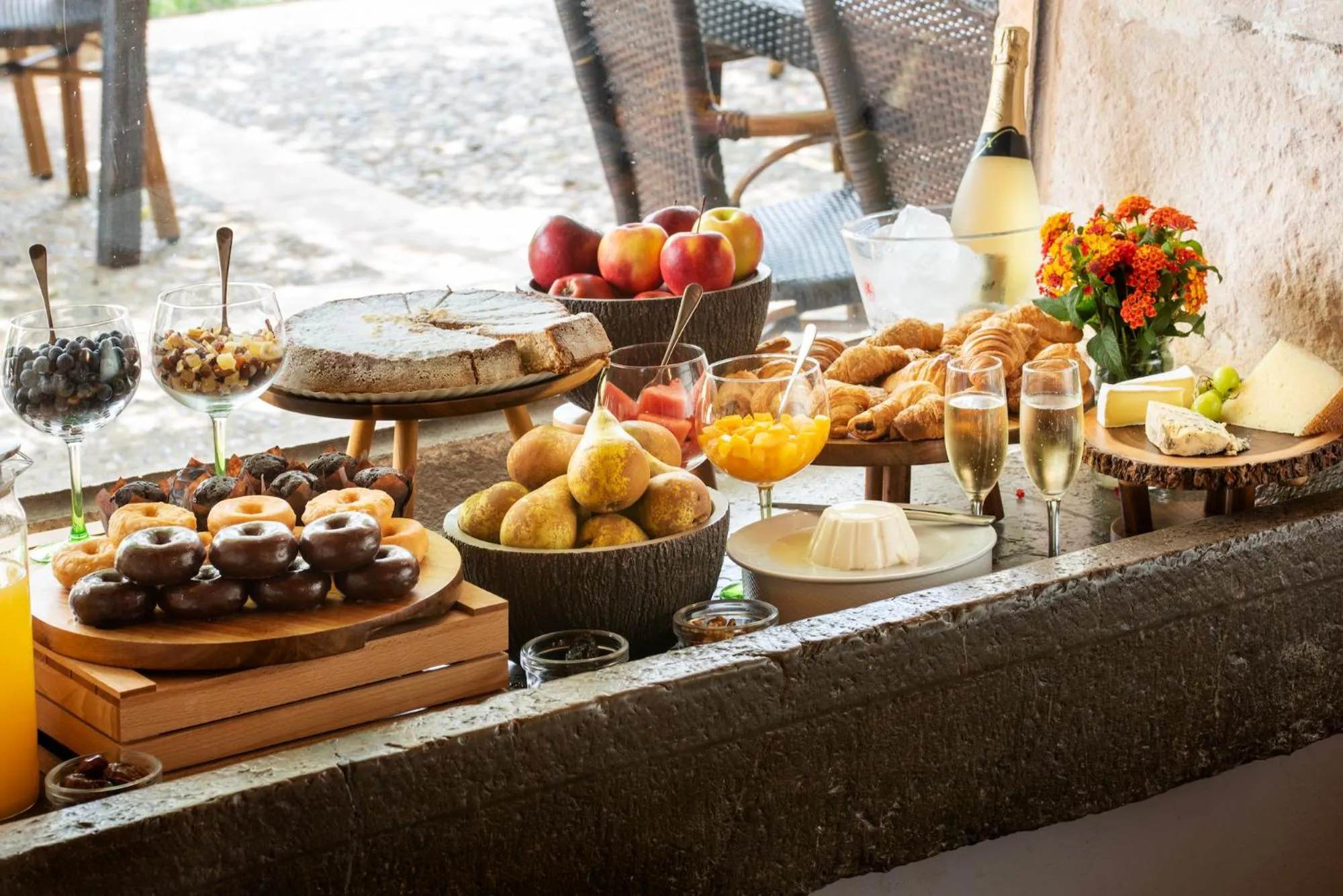 Food and drinks in Finca Hotel Ses Cases Noves