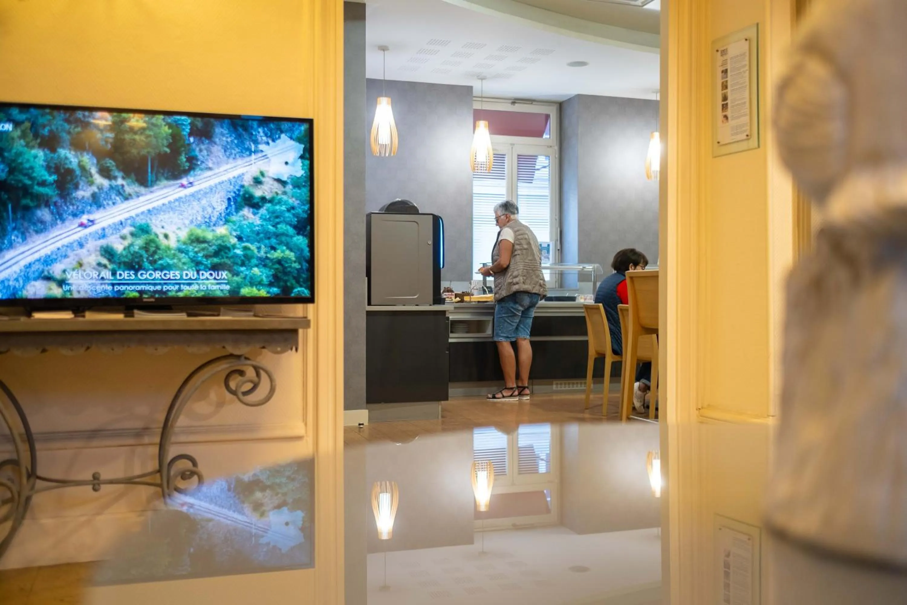 Breakfast in LOGIS Hôtel de Bourgogne - Mâcon