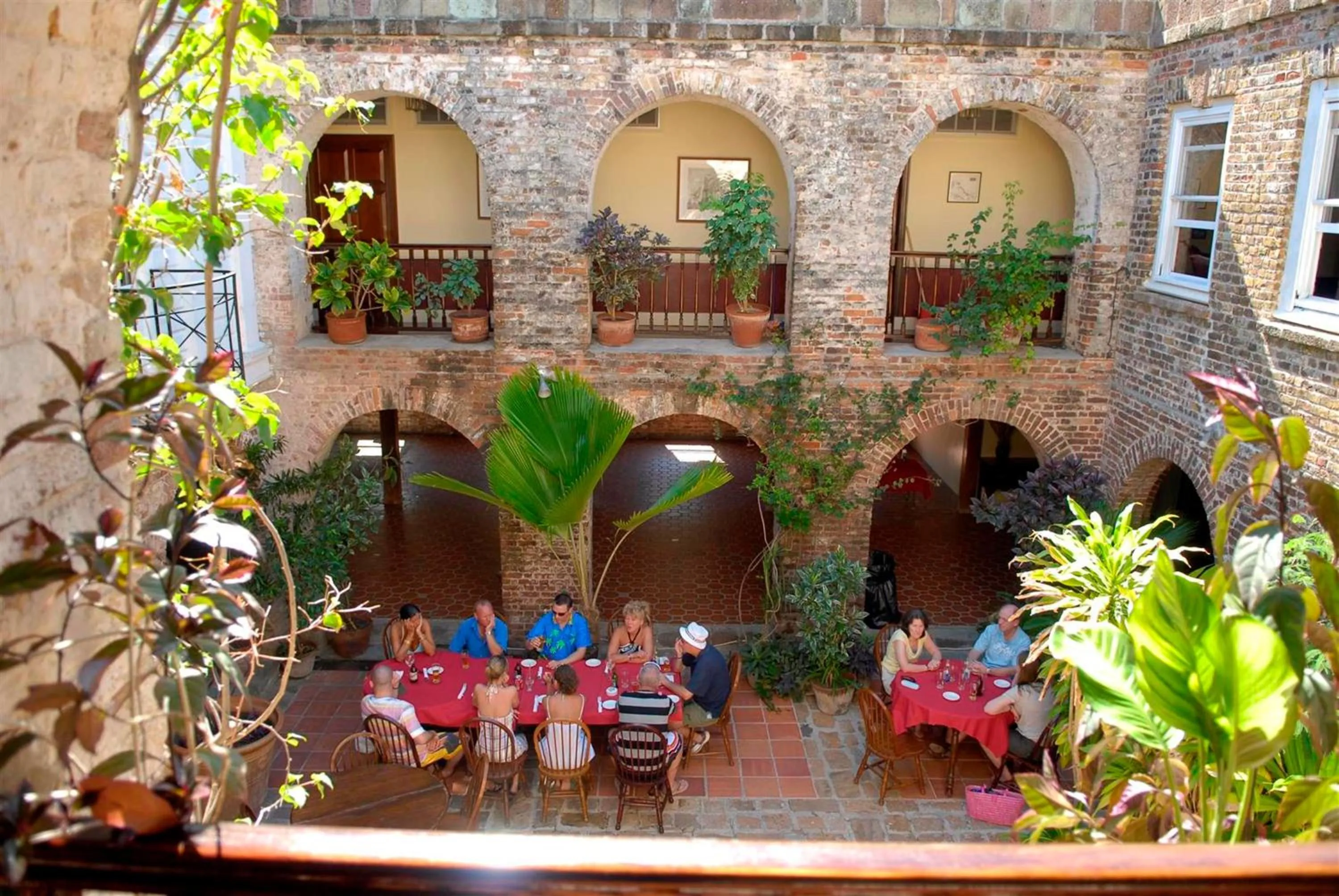 Restaurant/places to eat in Copper and Lumber Store Hotel