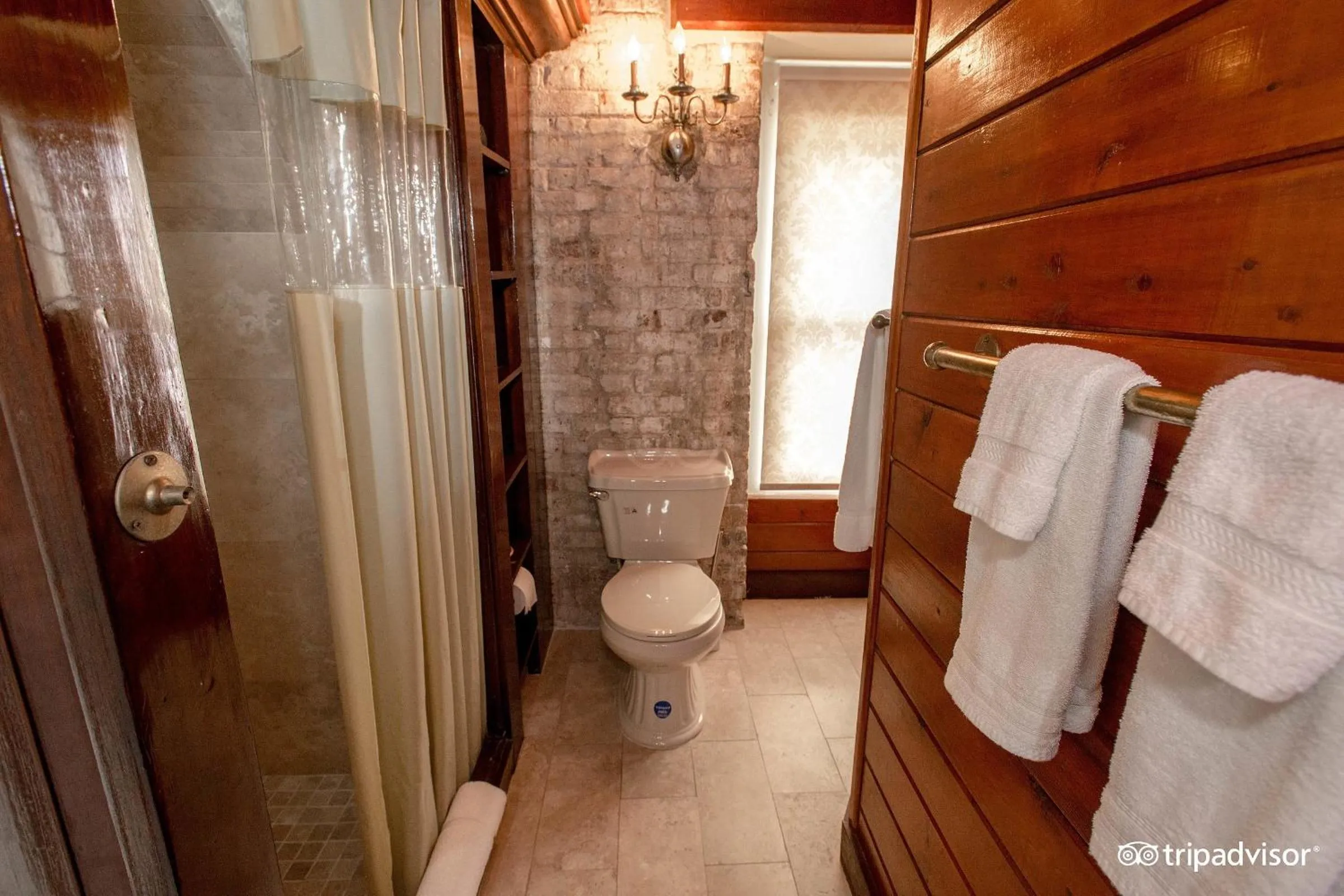 Bathroom in Copper and Lumber Store Hotel