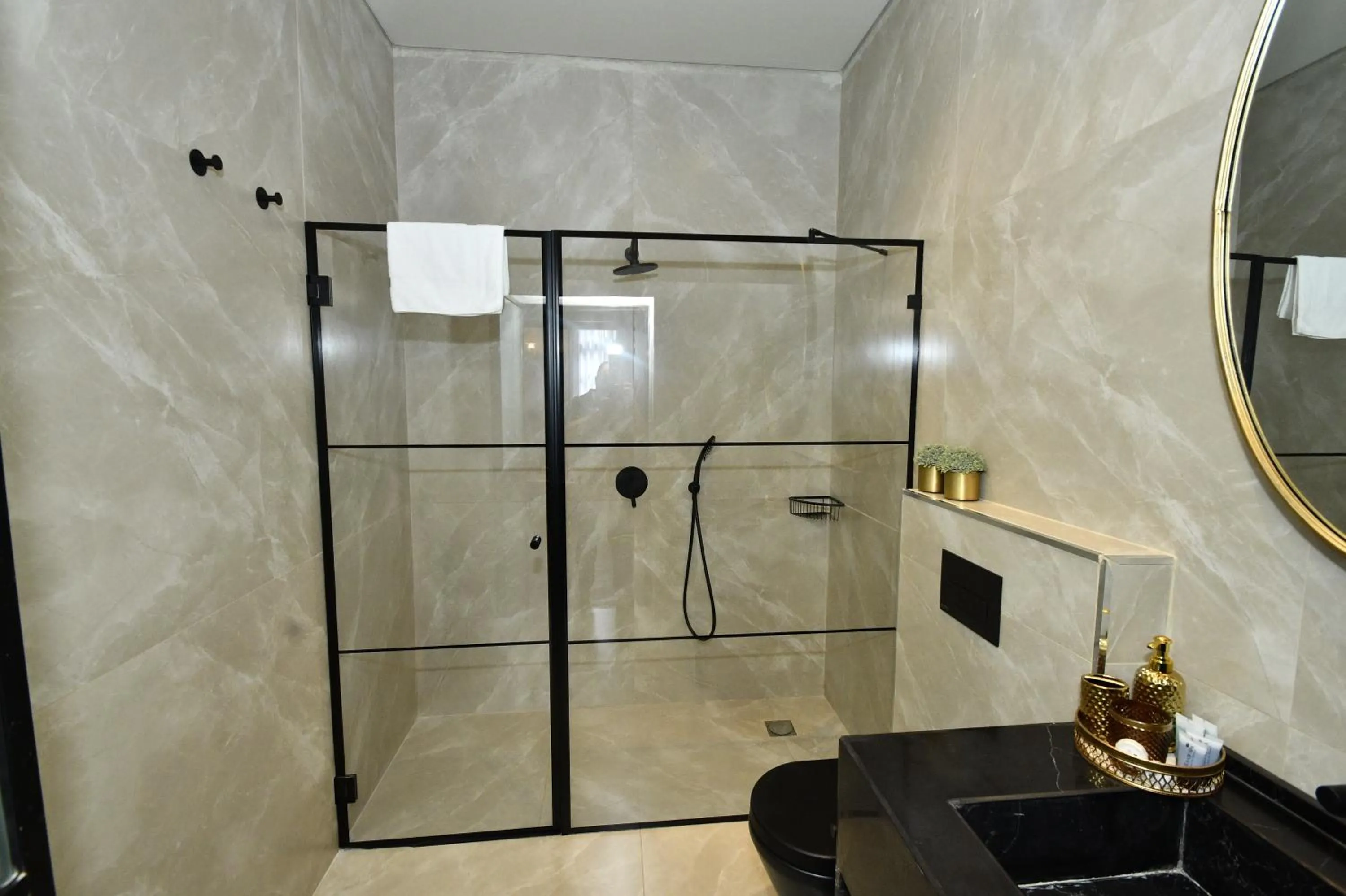 Shower in Jaffo Tel-Aviv King Gallery Boutique Hotel
