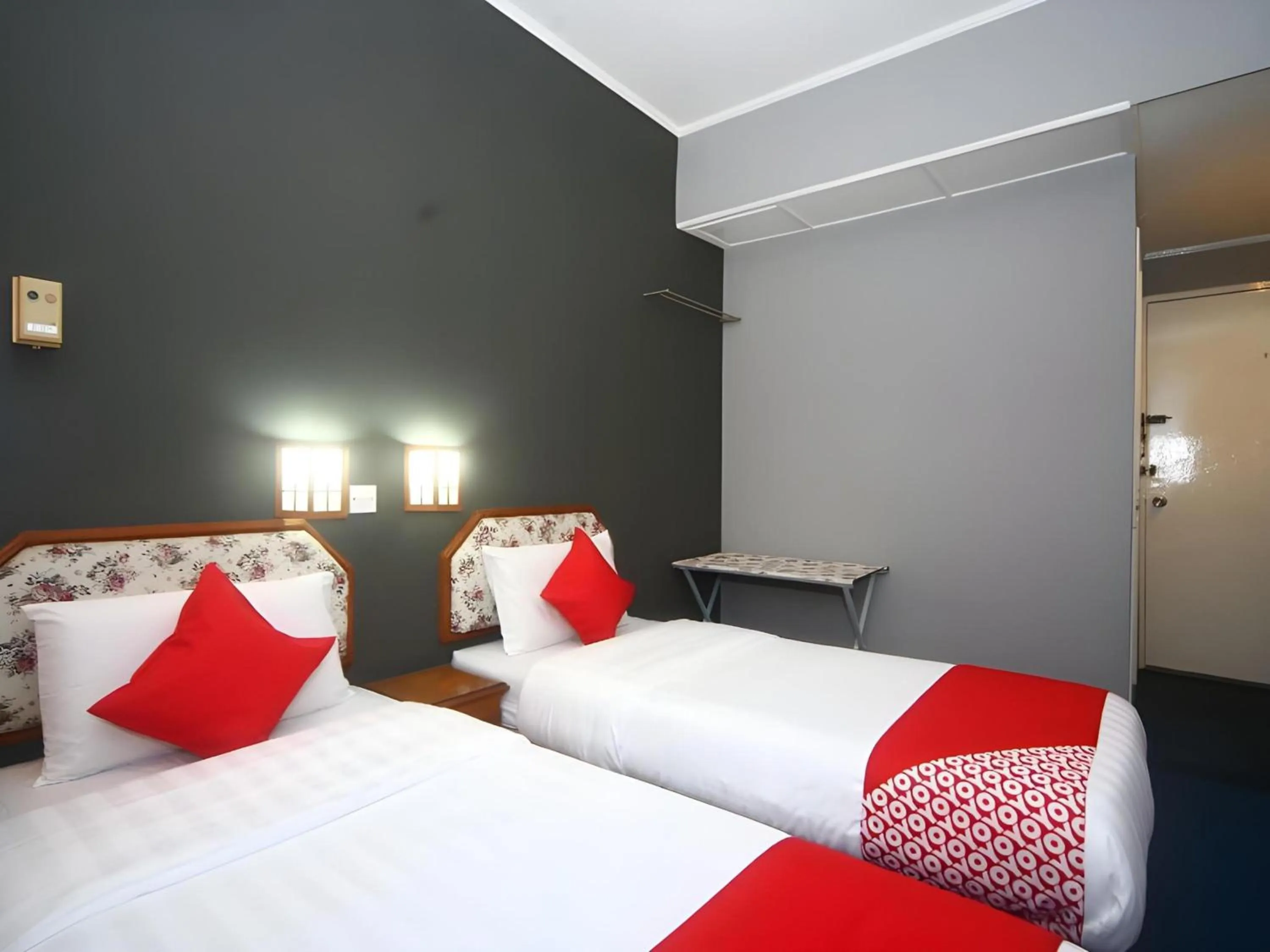 Photo of the whole room in Hotel O Lutana