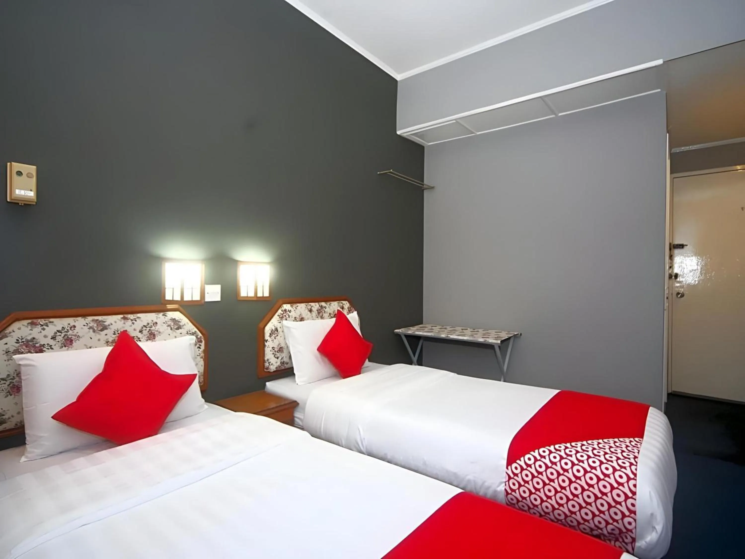 Photo of the whole room in Hotel O Lutana