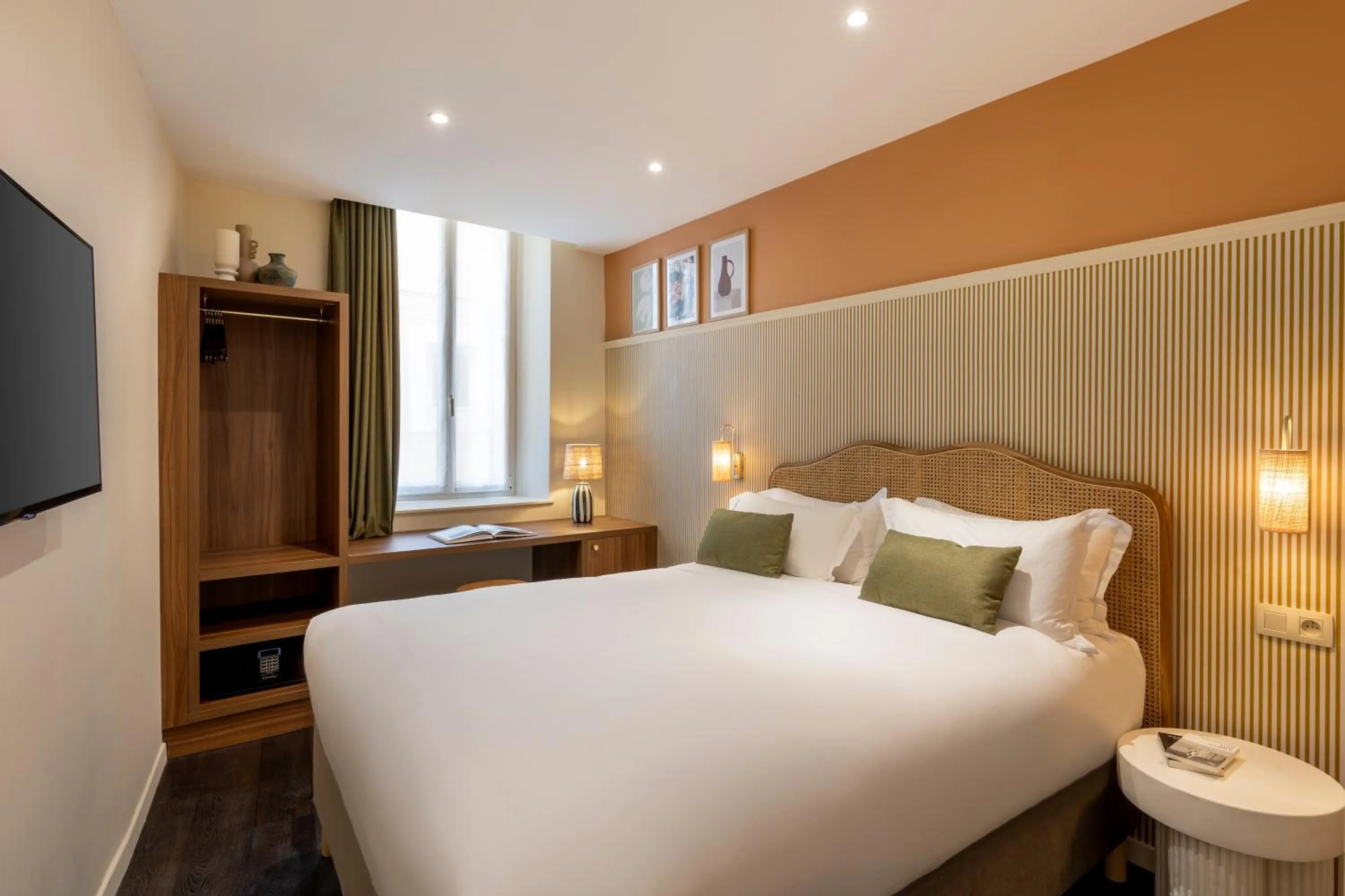 Bed in Grand Hotel d'Orange, BW Signature Collection