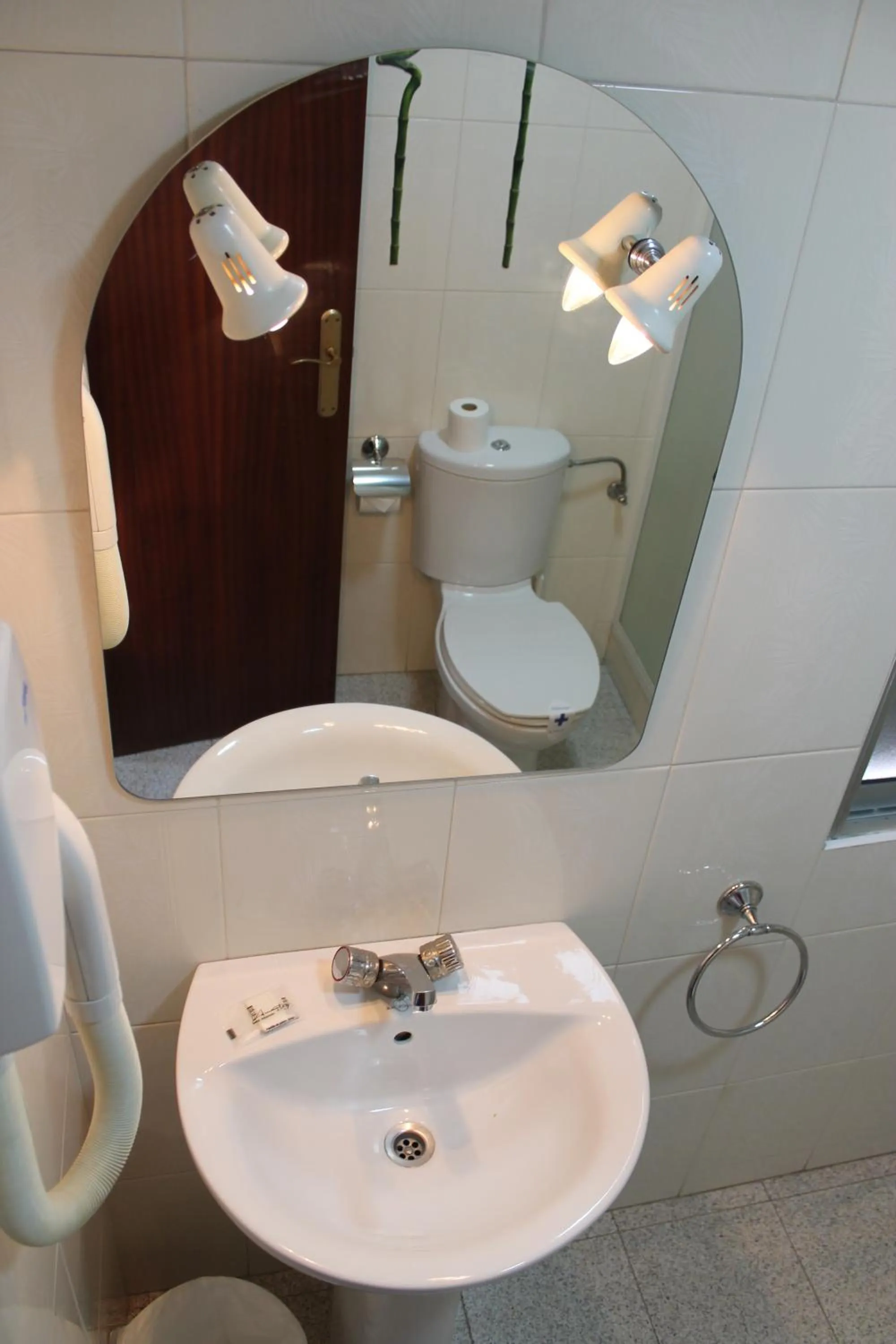 Bathroom in Hostal Amantes De Teruel