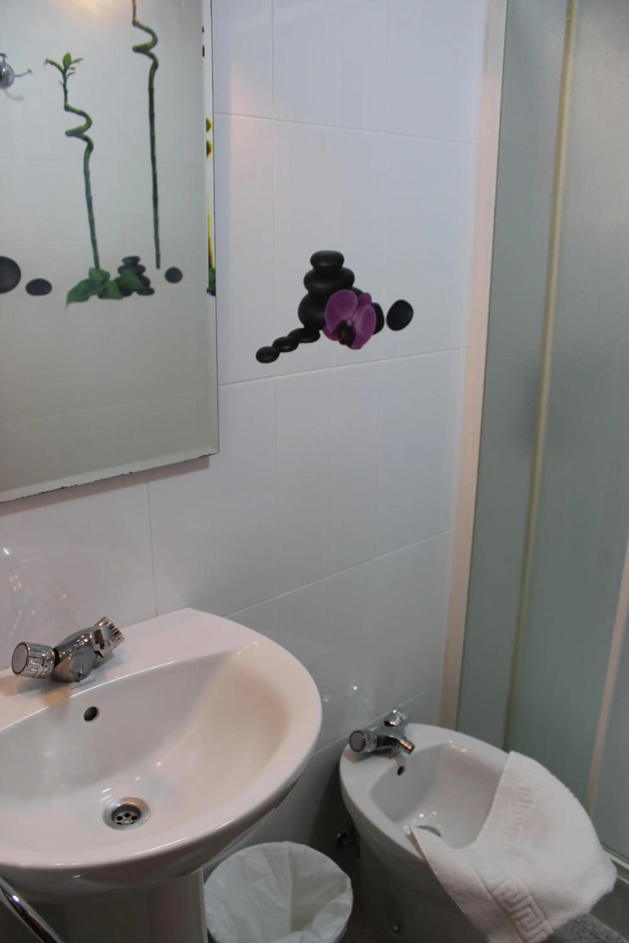 Bathroom in Hostal Amantes De Teruel