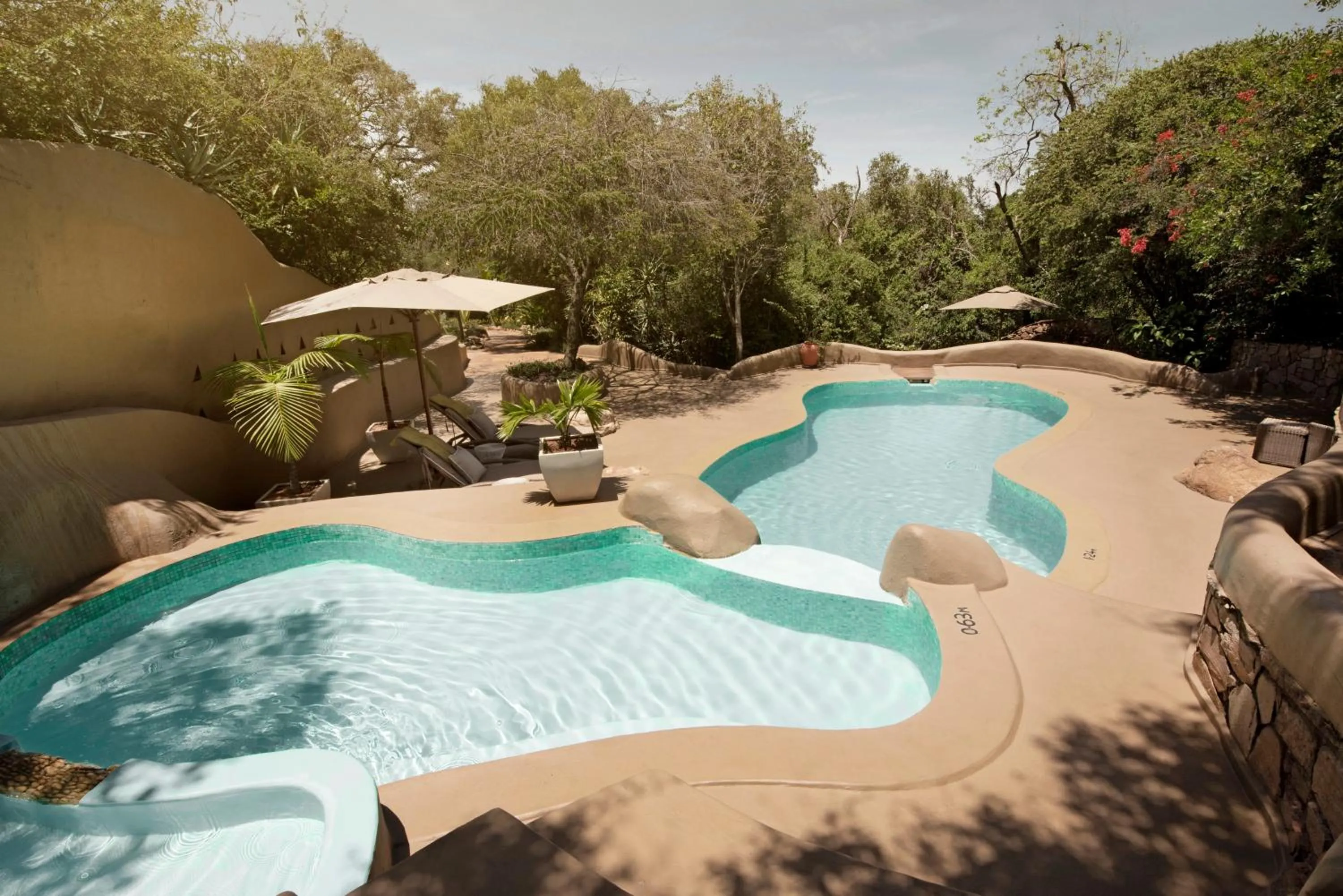 Swimming pool in Olarro Lodge
