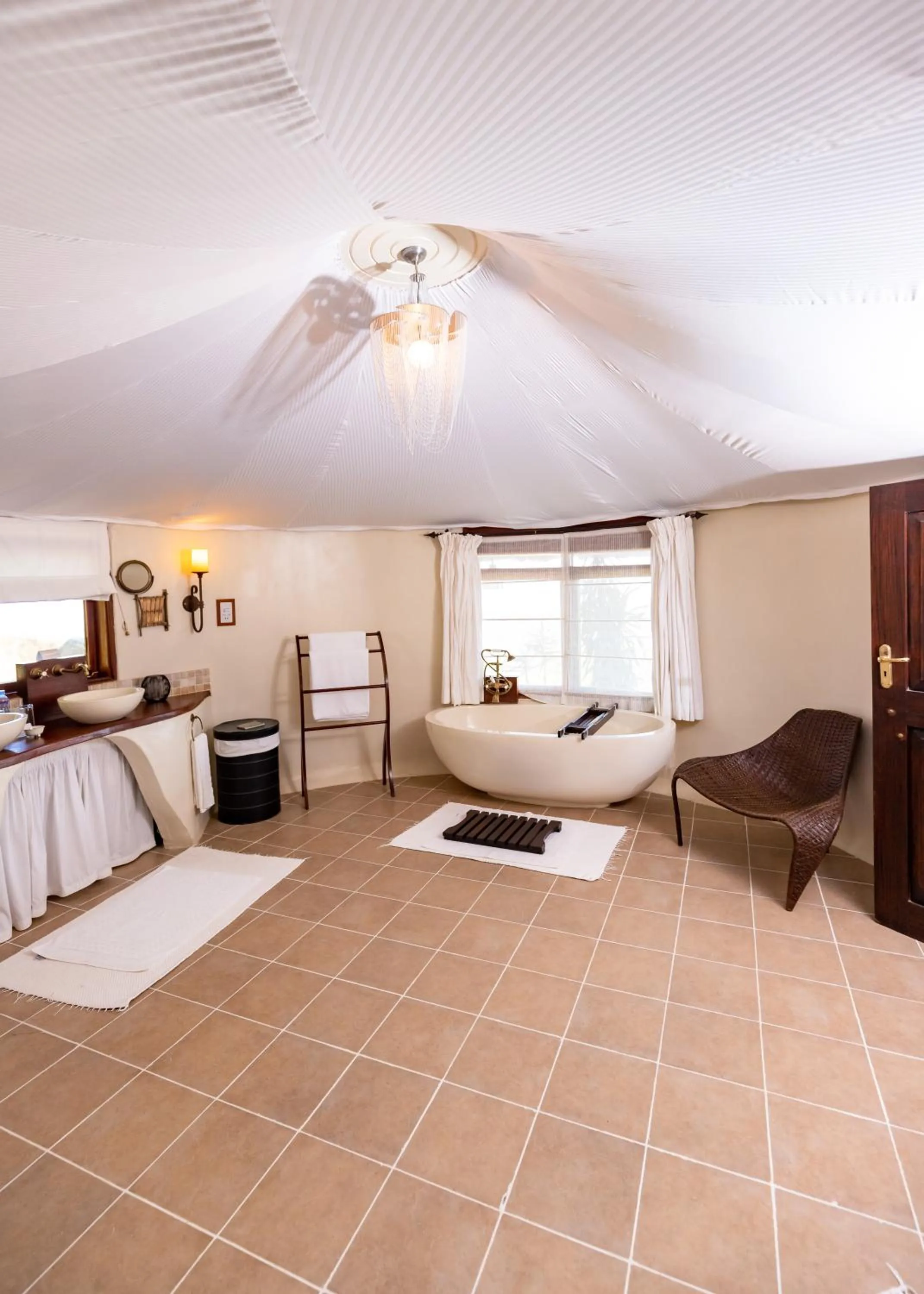 Bathroom, Bed in Olarro Lodge
