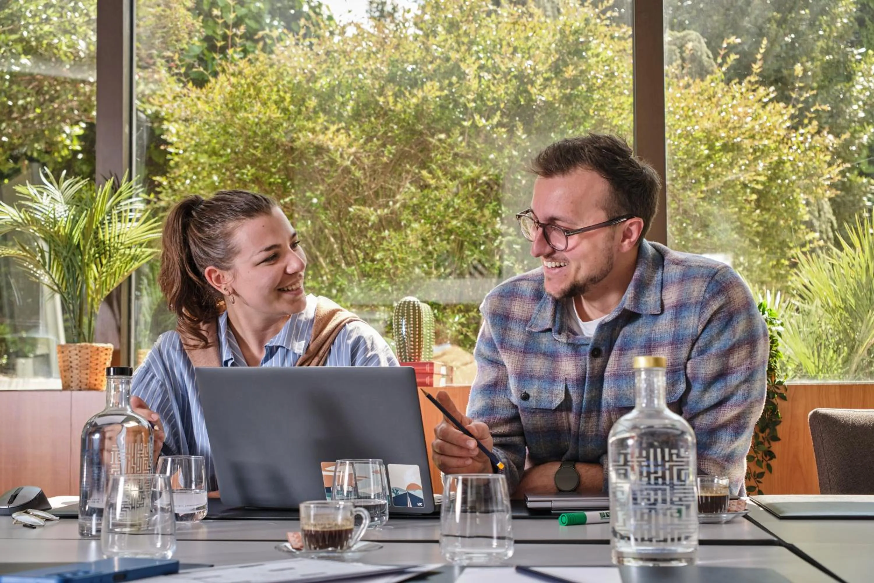 Business facilities in Hôtel Chromatics & Restaurant Hill Club by HappyCulture