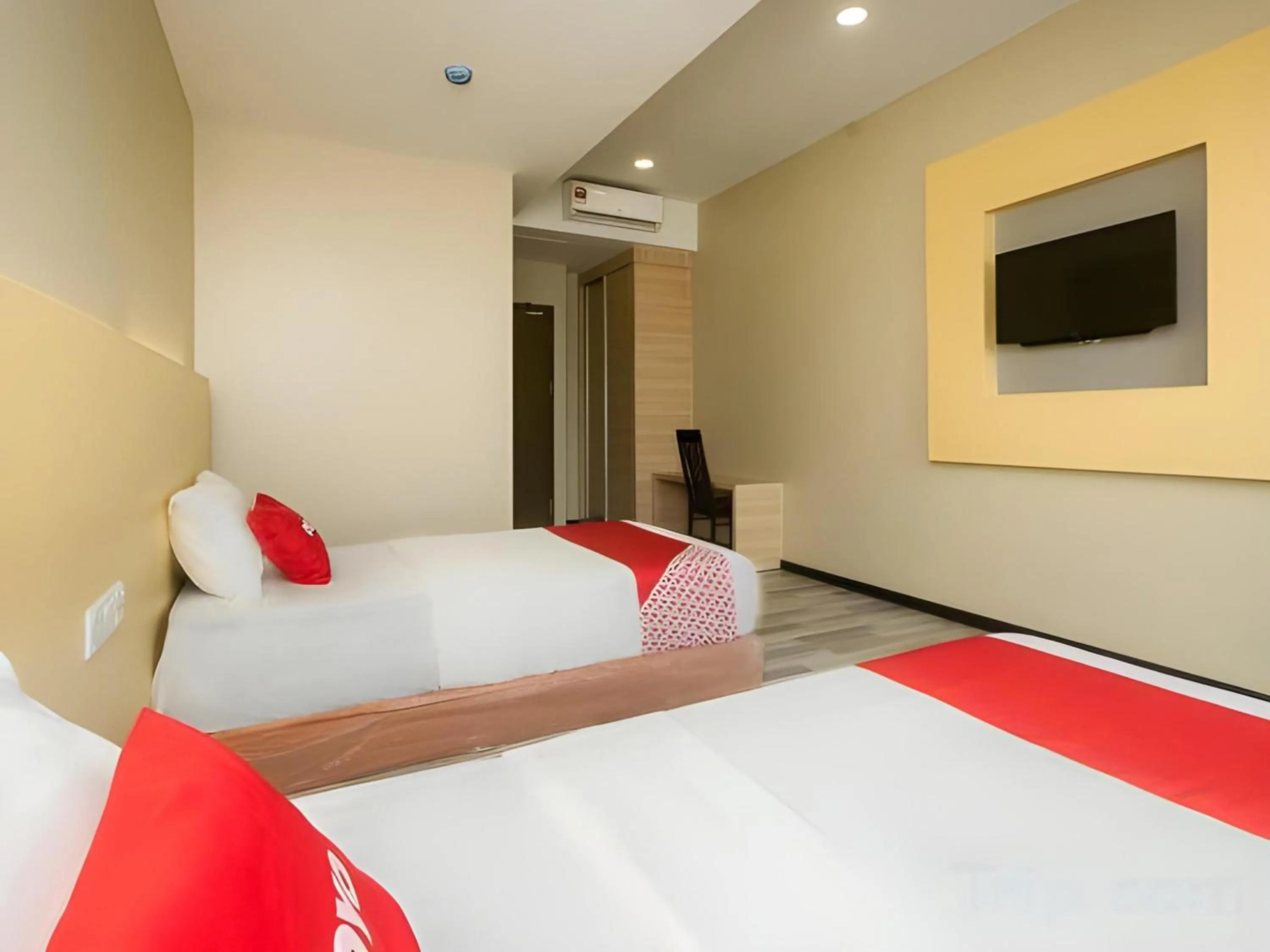 Photo of the whole room in Hotel O agon Inn