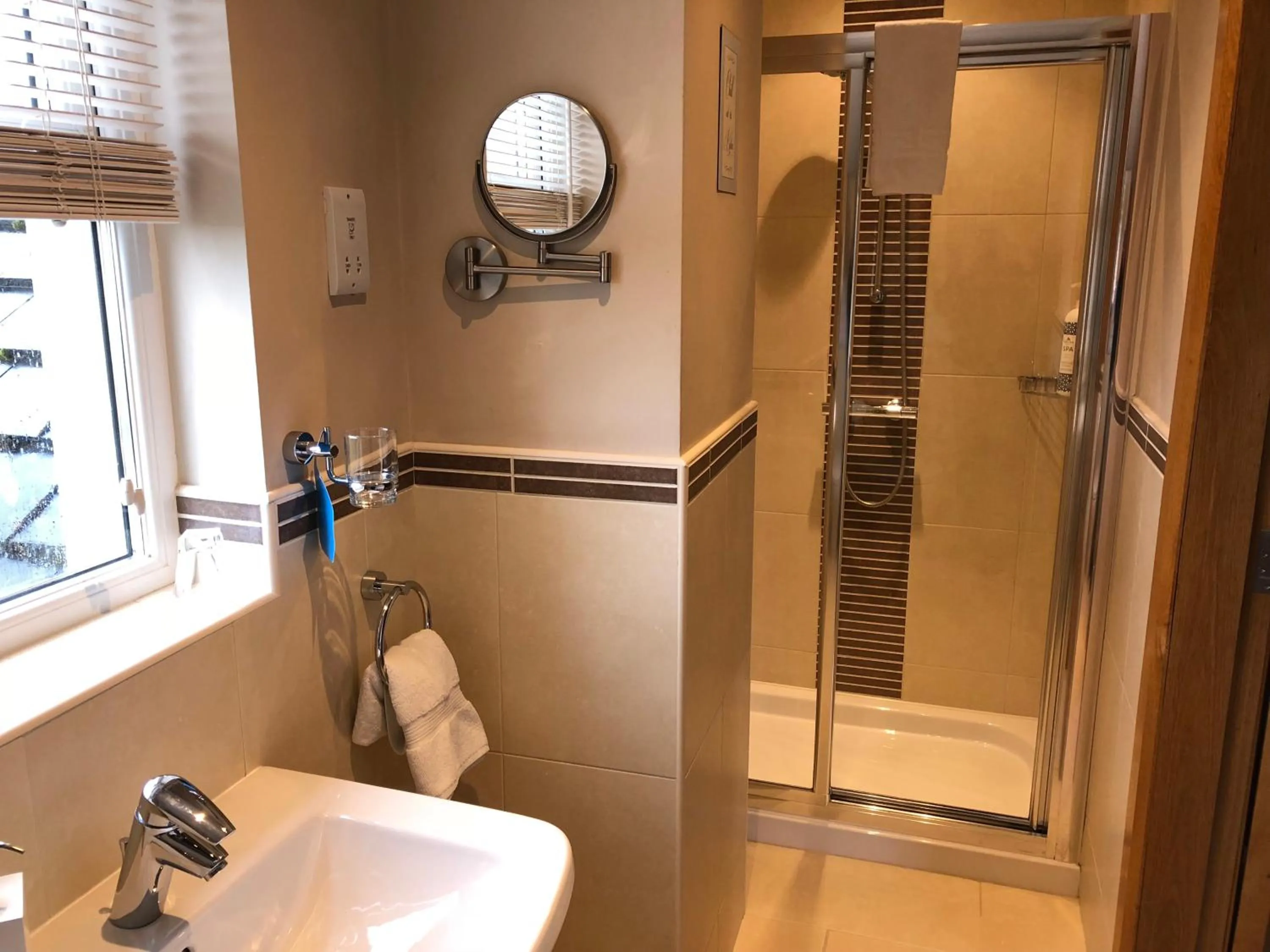 Shower in Crowfield Country House