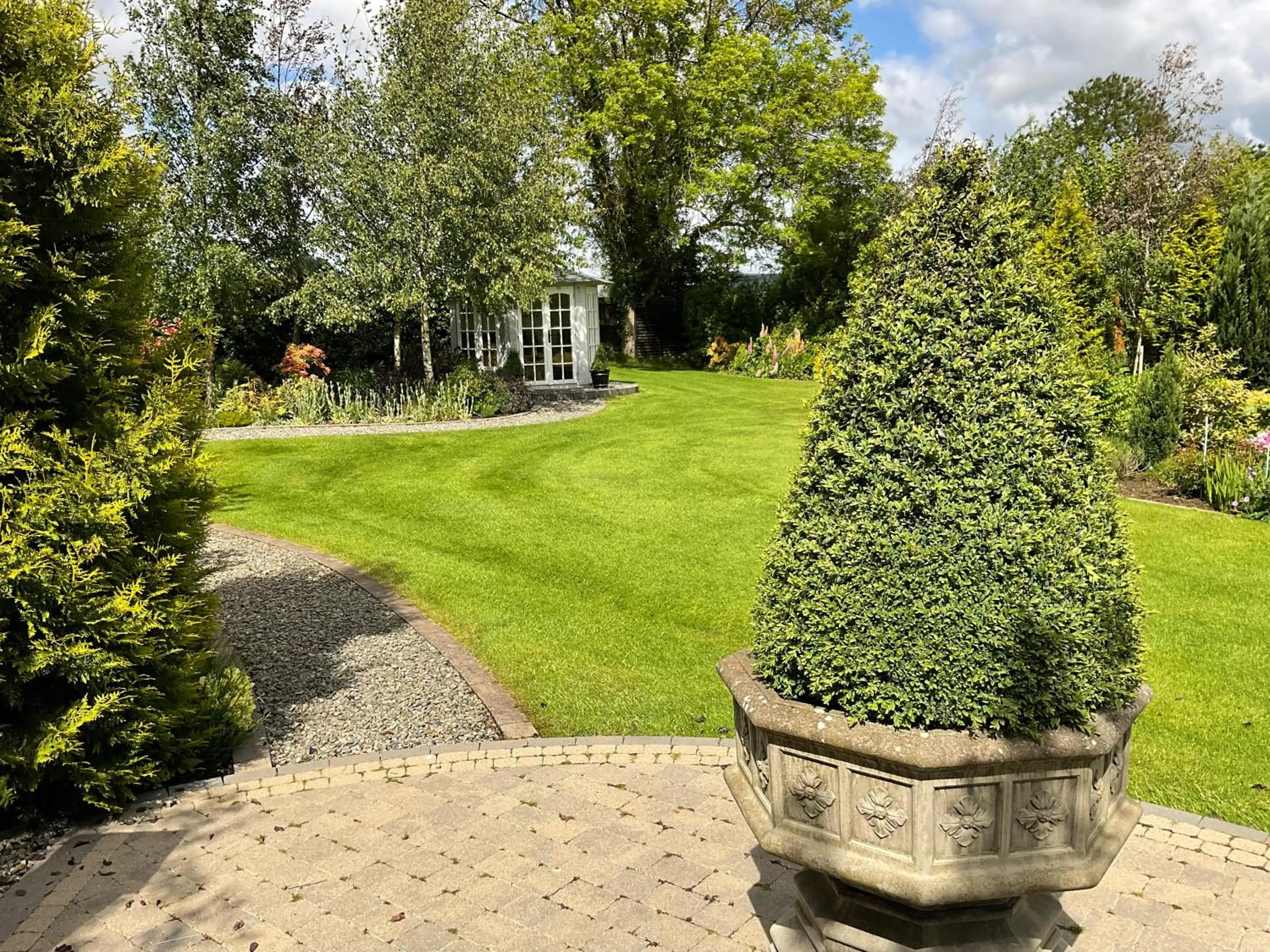 Garden in Crowfield Country House