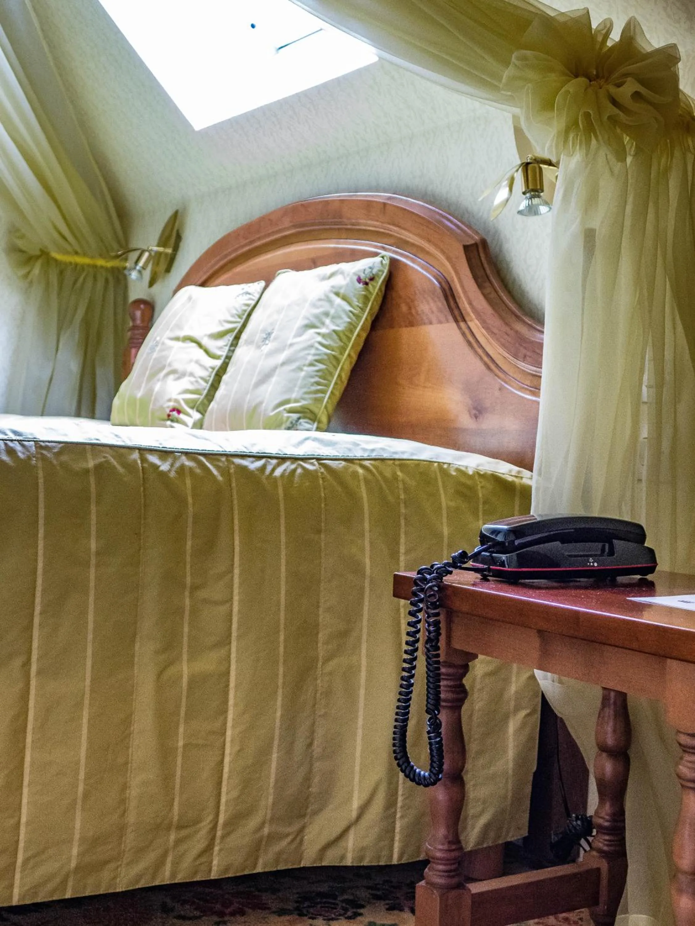 Bed in LOGIS - Belle Hôtel, Lille-Ouest