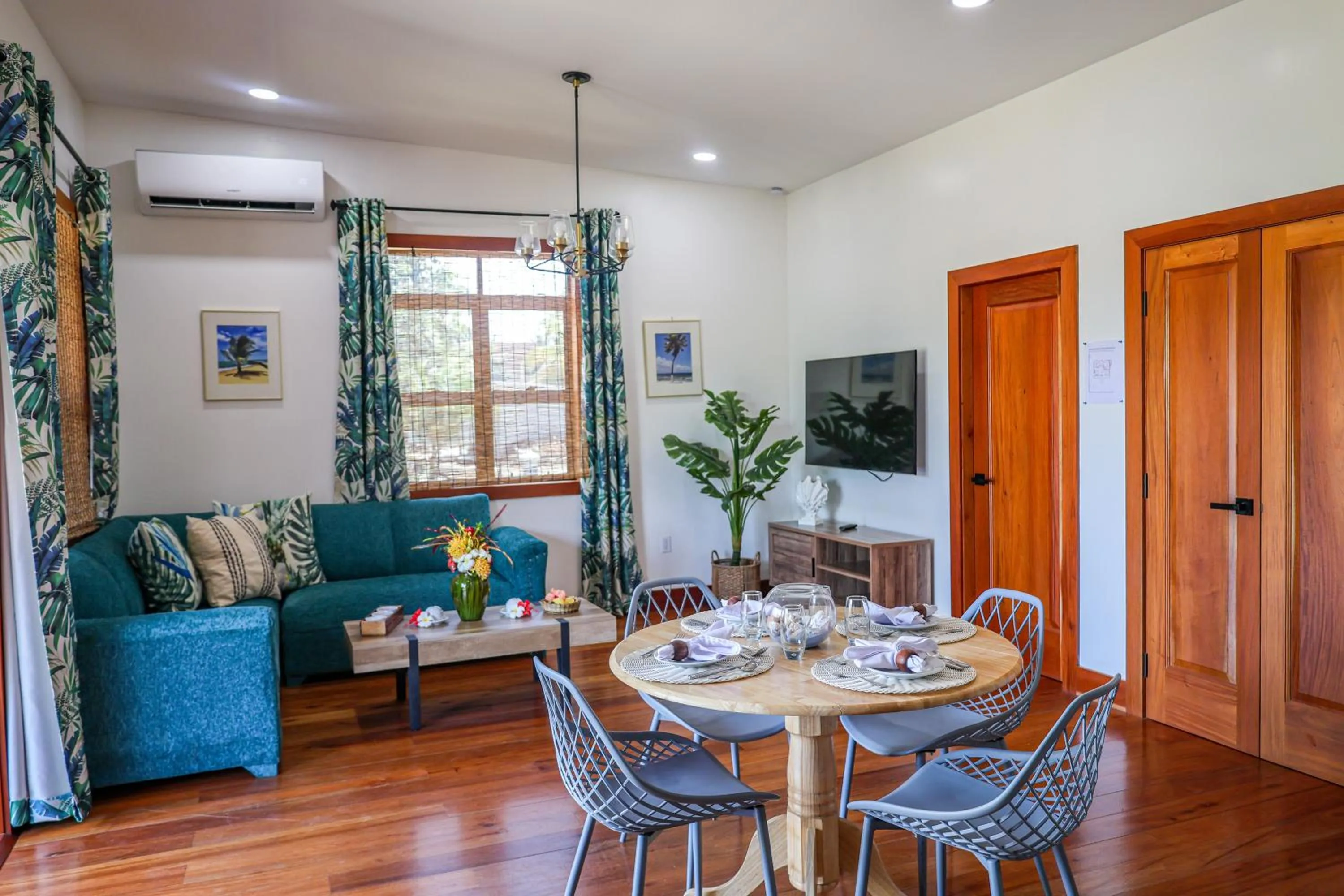 Living room in Almond Beach Resort at Jaguar Reef