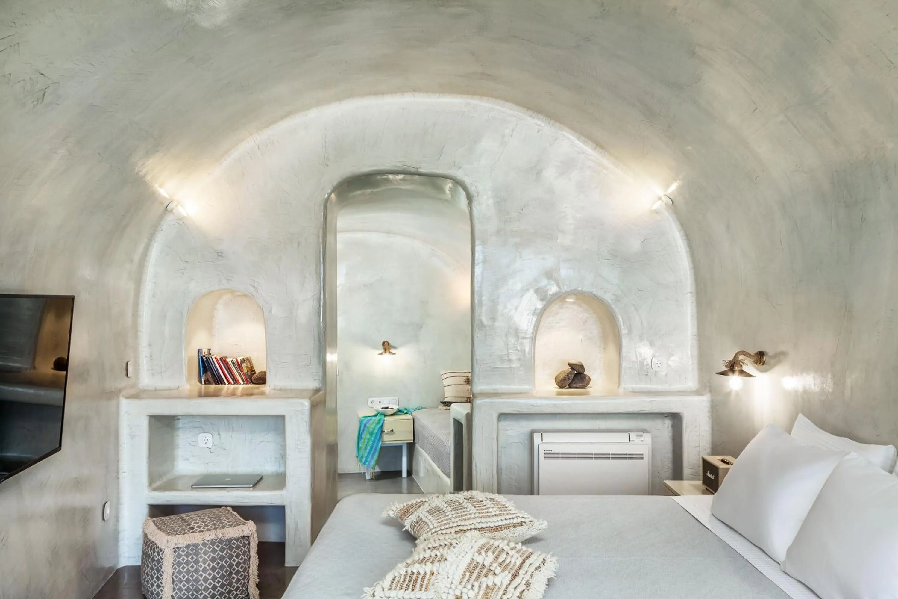 Seating area, Bed in Diamond Luxury Suites Collection