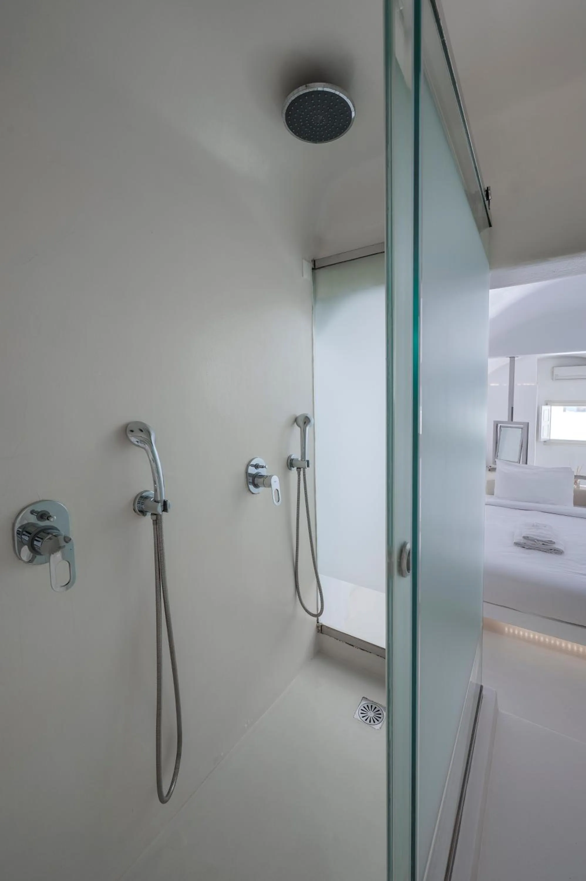 Shower in Diamond Luxury Suites Collection