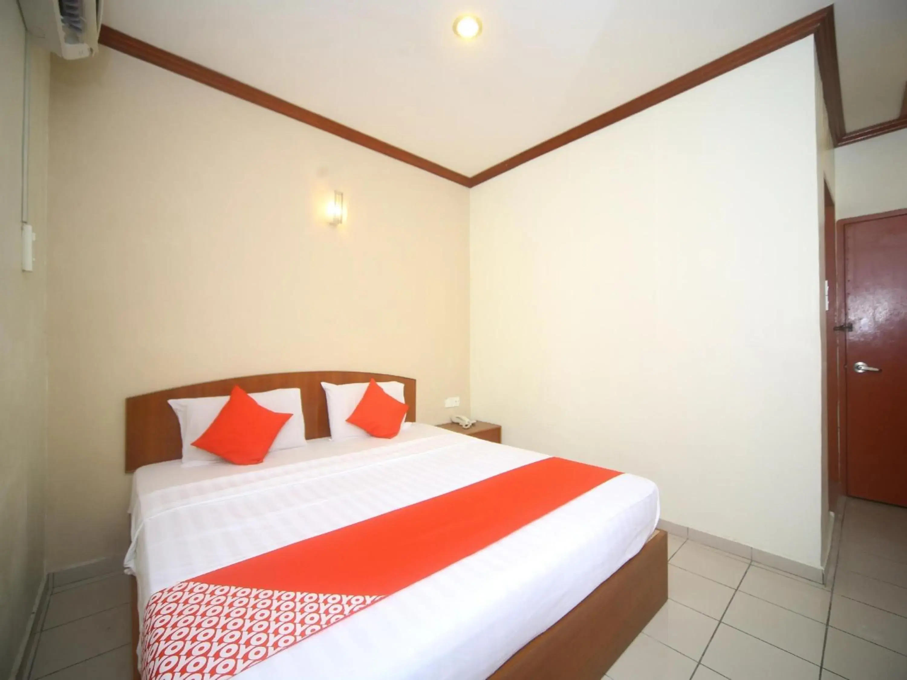 Deluxe King Room in Super OYO 1027 Hotel London Deluxe King Room in Super OYO 1027 Hotel London