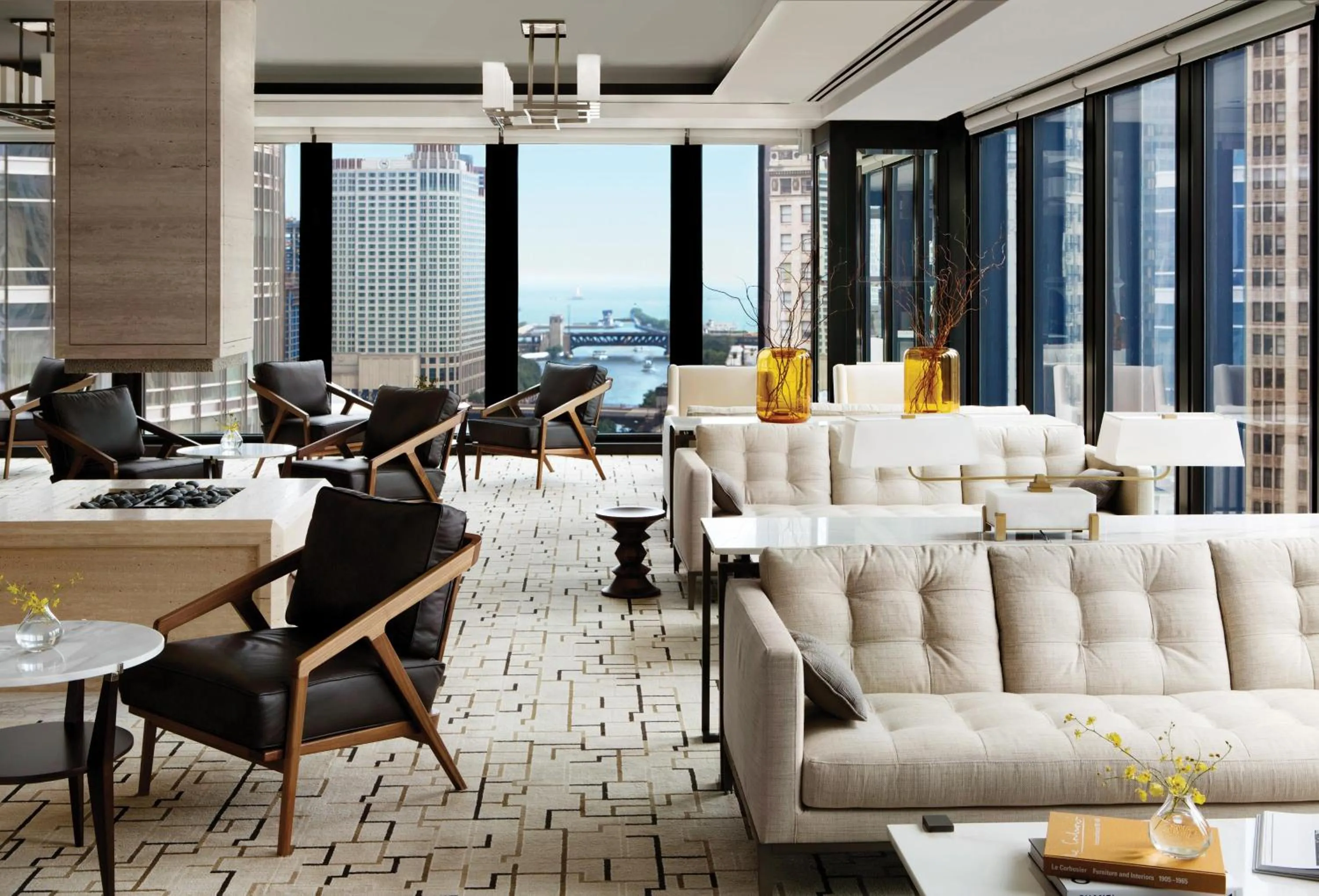 Lounge or bar in The Langham Chicago