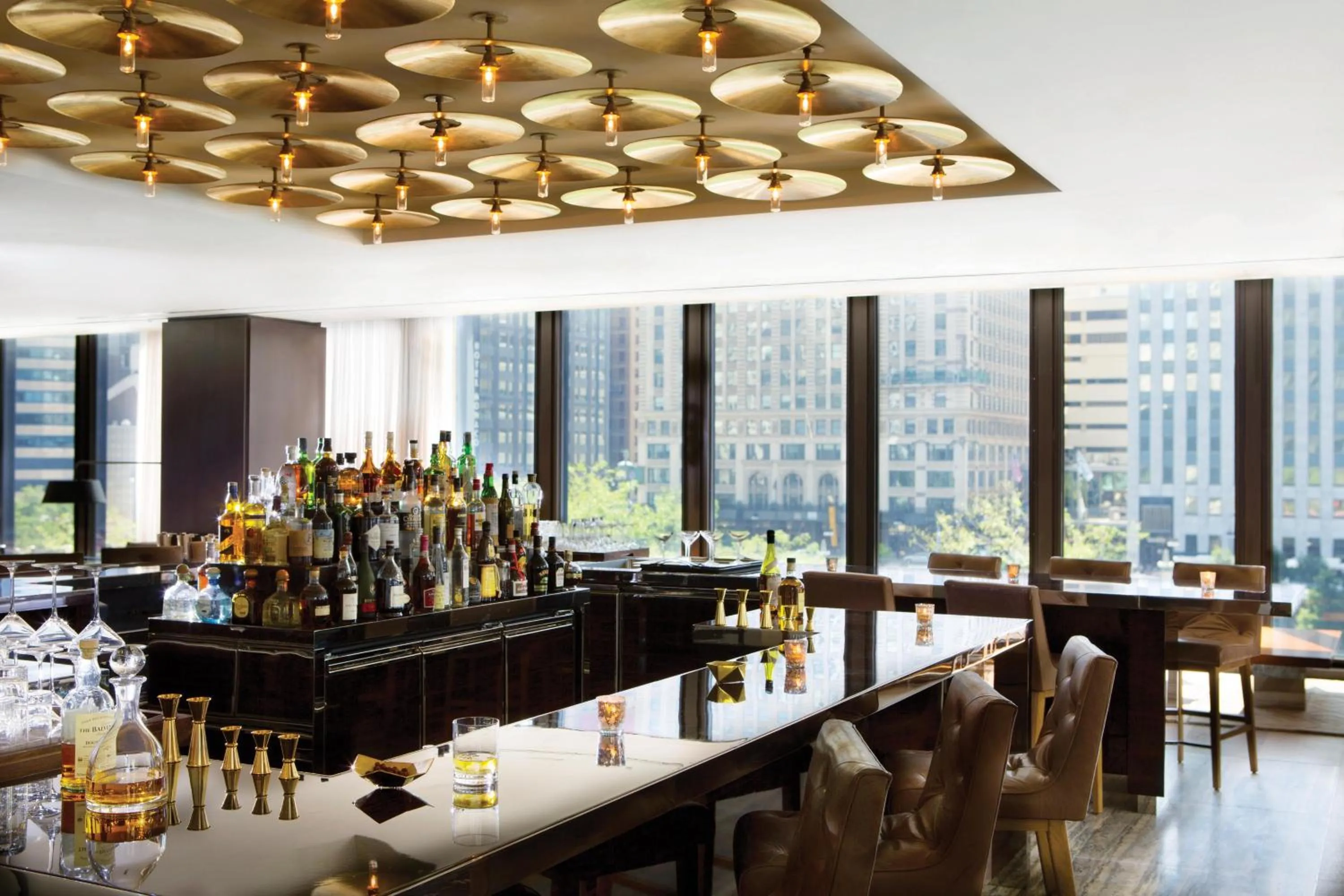 Lounge or bar in The Langham Chicago
