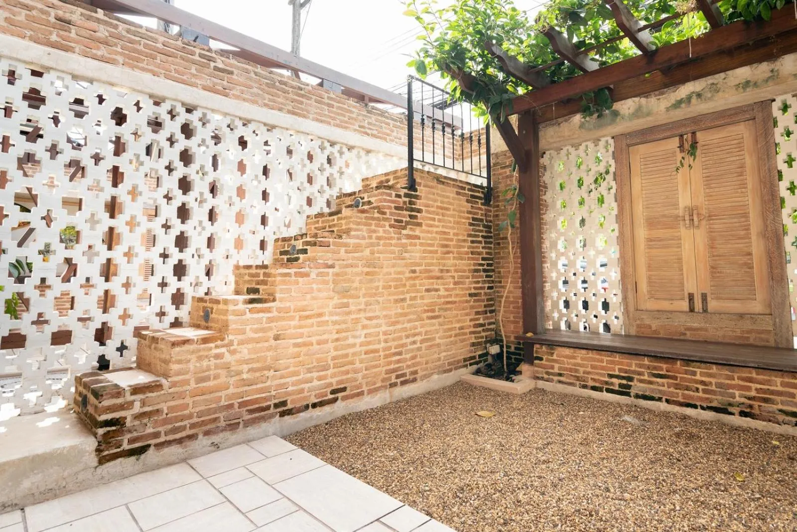 Garden in Sanae' Oldtown Hotel