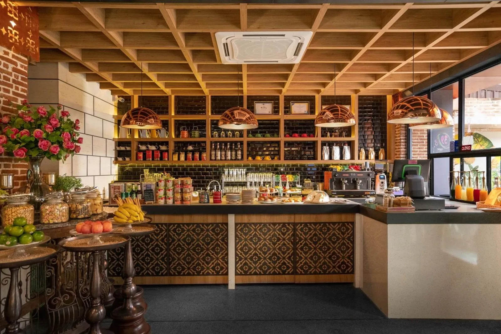 On site in Sanae' Oldtown Hotel