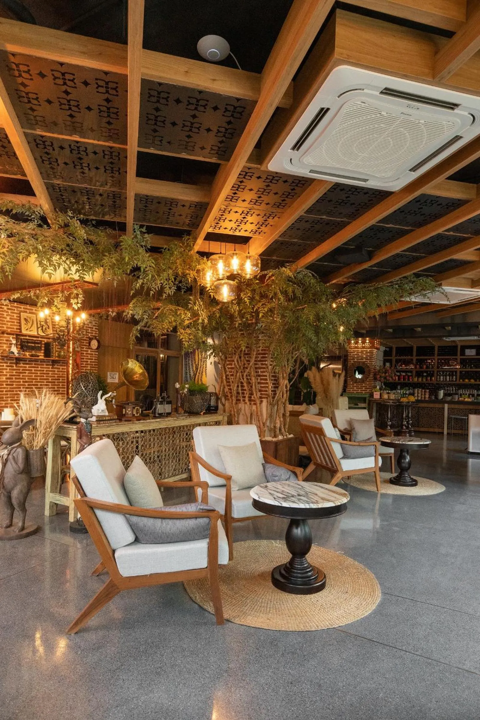 Seating area in Sanae' Oldtown Hotel