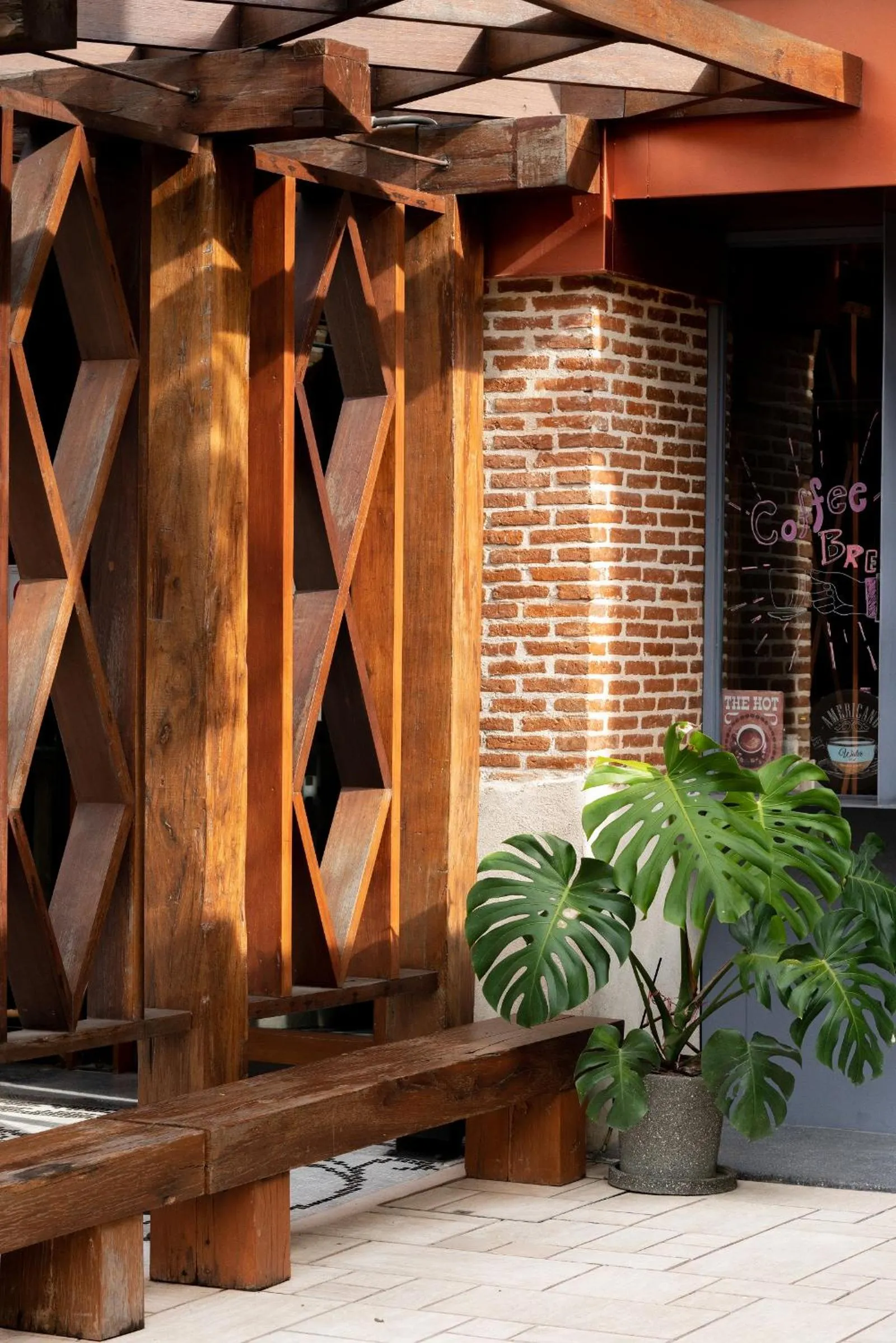 Decorative detail in Sanae' Oldtown Hotel