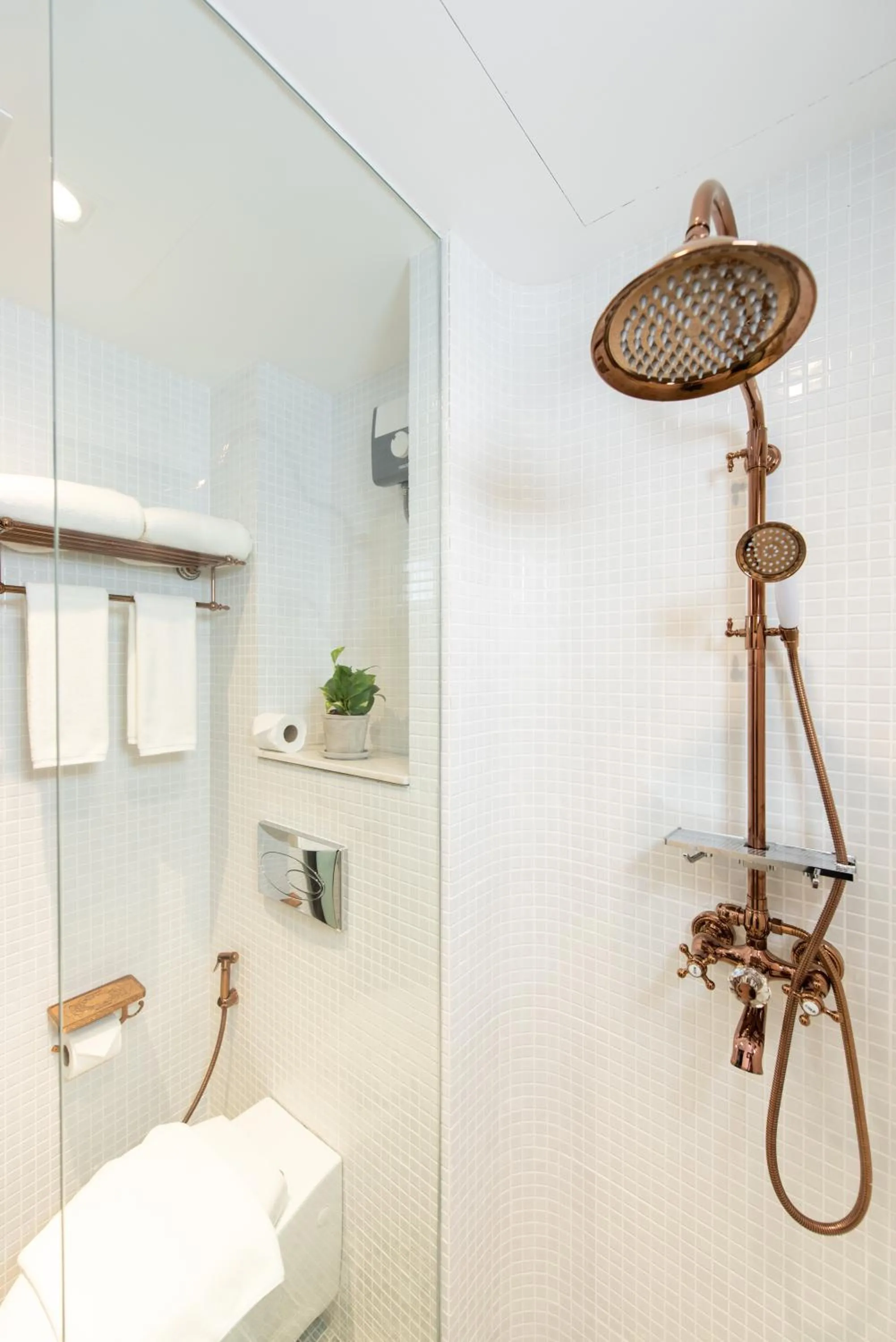 Shower in Sanae' Oldtown Hotel