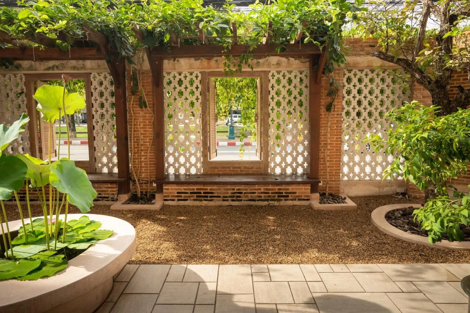 Garden in Sanae' Oldtown Hotel