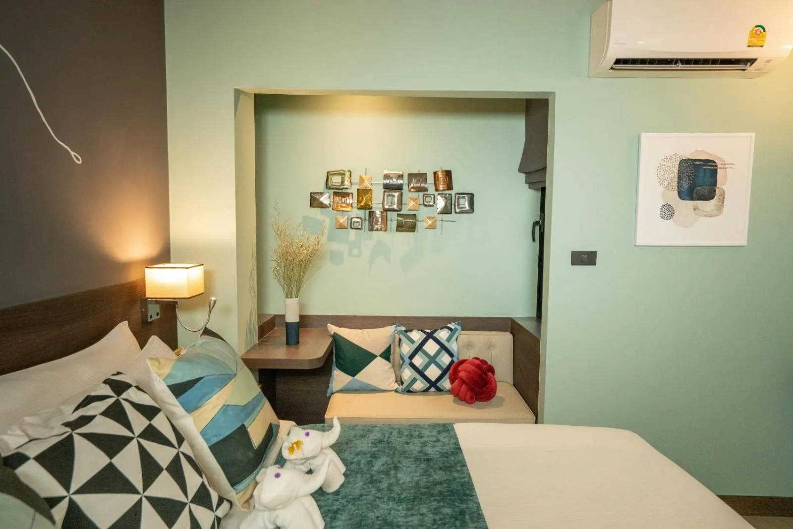 Photo of the whole room, Bed in Sanae' Oldtown Hotel