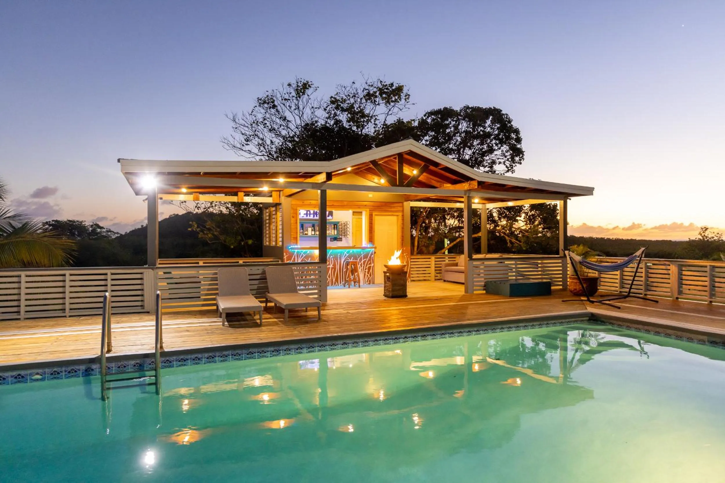 Swimming pool in South Coast Horizon