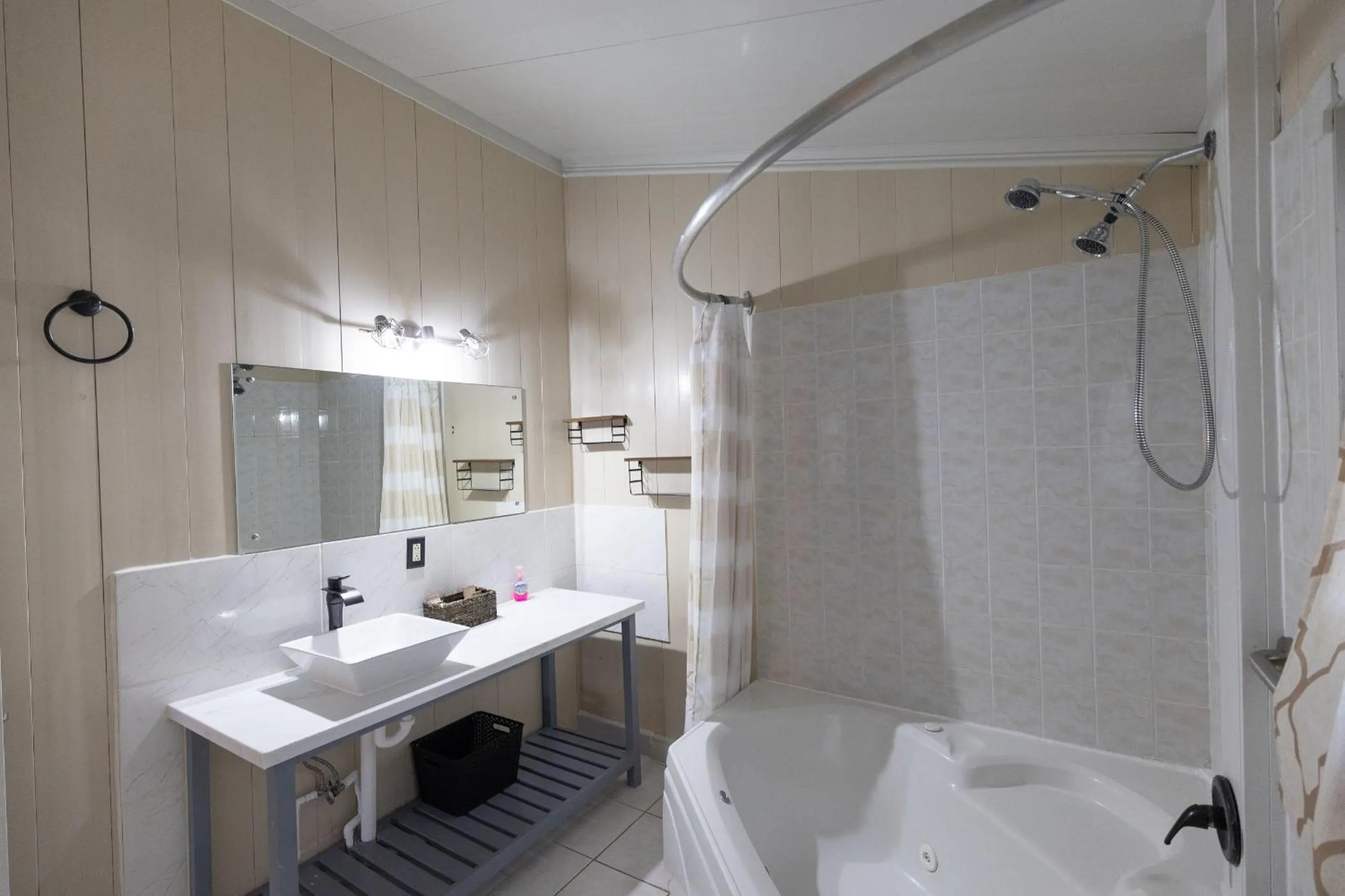 Bathroom in South Coast Horizon