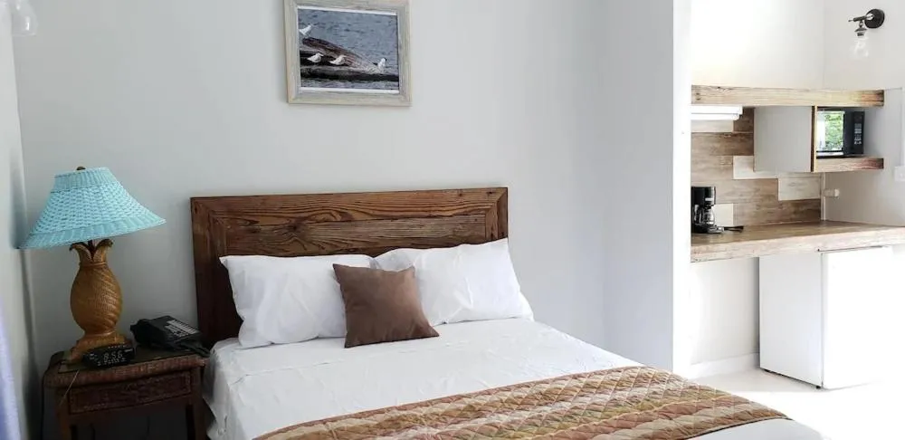 Photo of the whole room, Bed in South Coast Horizon