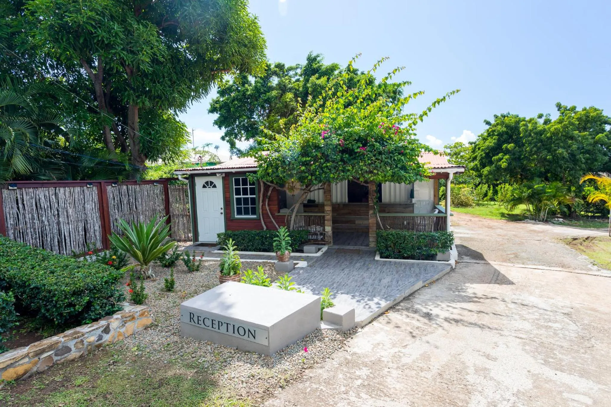 Facade/entrance in South Coast Horizon