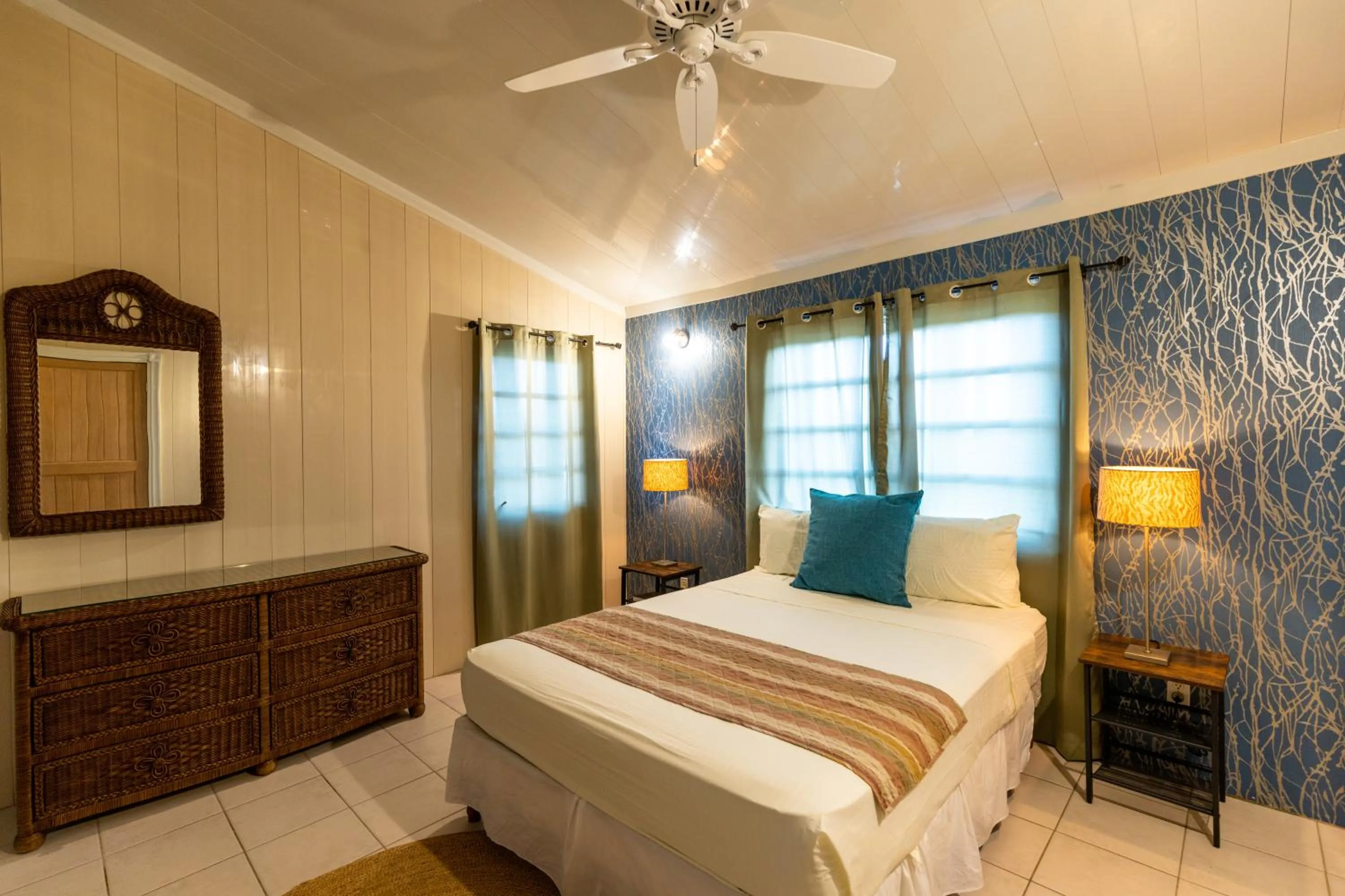 Bedroom, Bed in South Coast Horizon