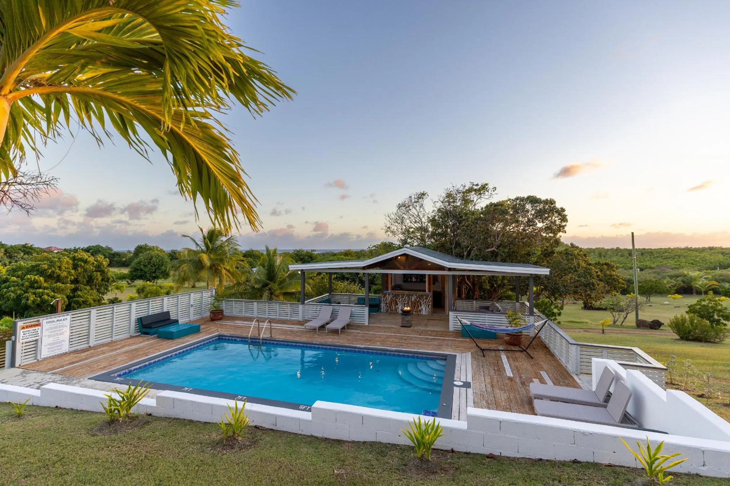 Swimming pool in South Coast Horizon