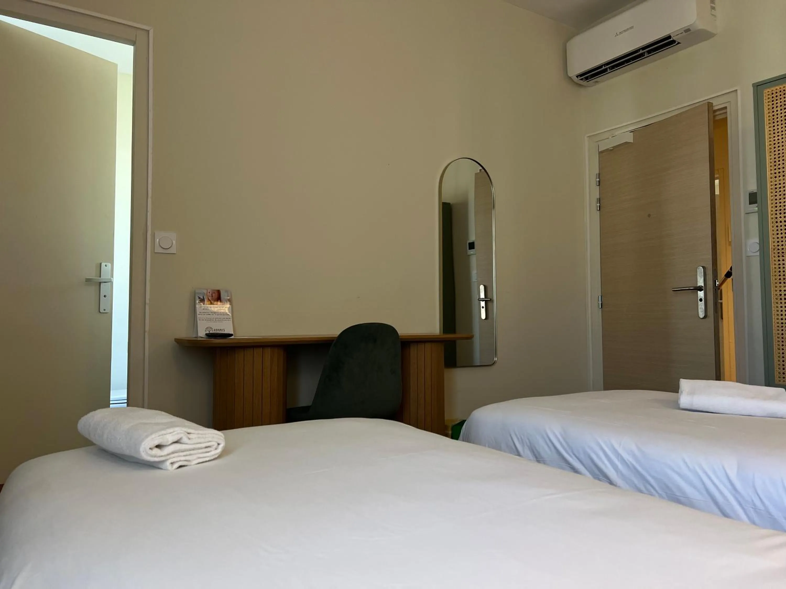 Bed in Adonis Sanary Grand Hôtel des Bains