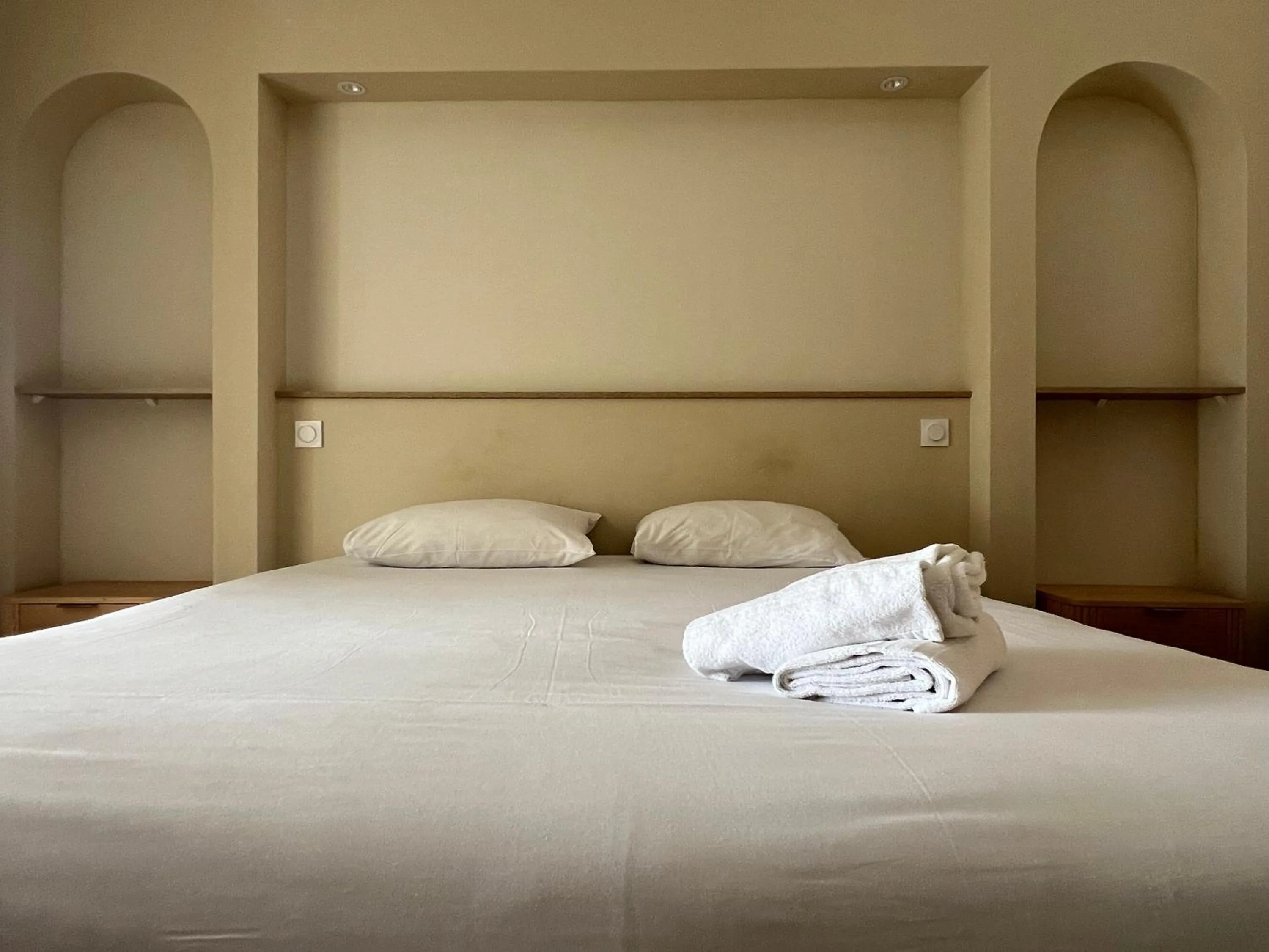 Bed in Adonis Sanary Grand Hôtel des Bains