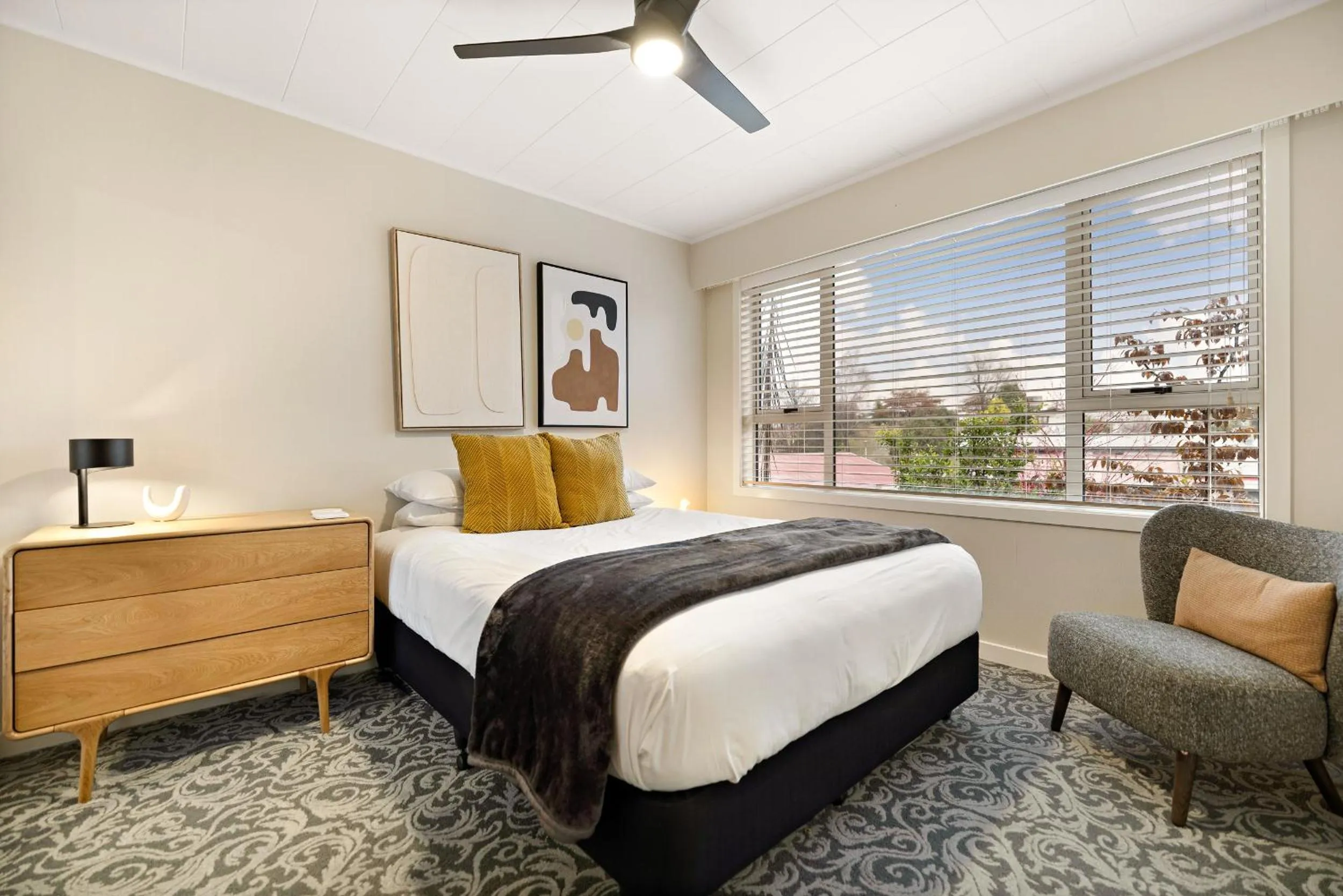 Photo of the whole room, Bed in Arrowtown Motel