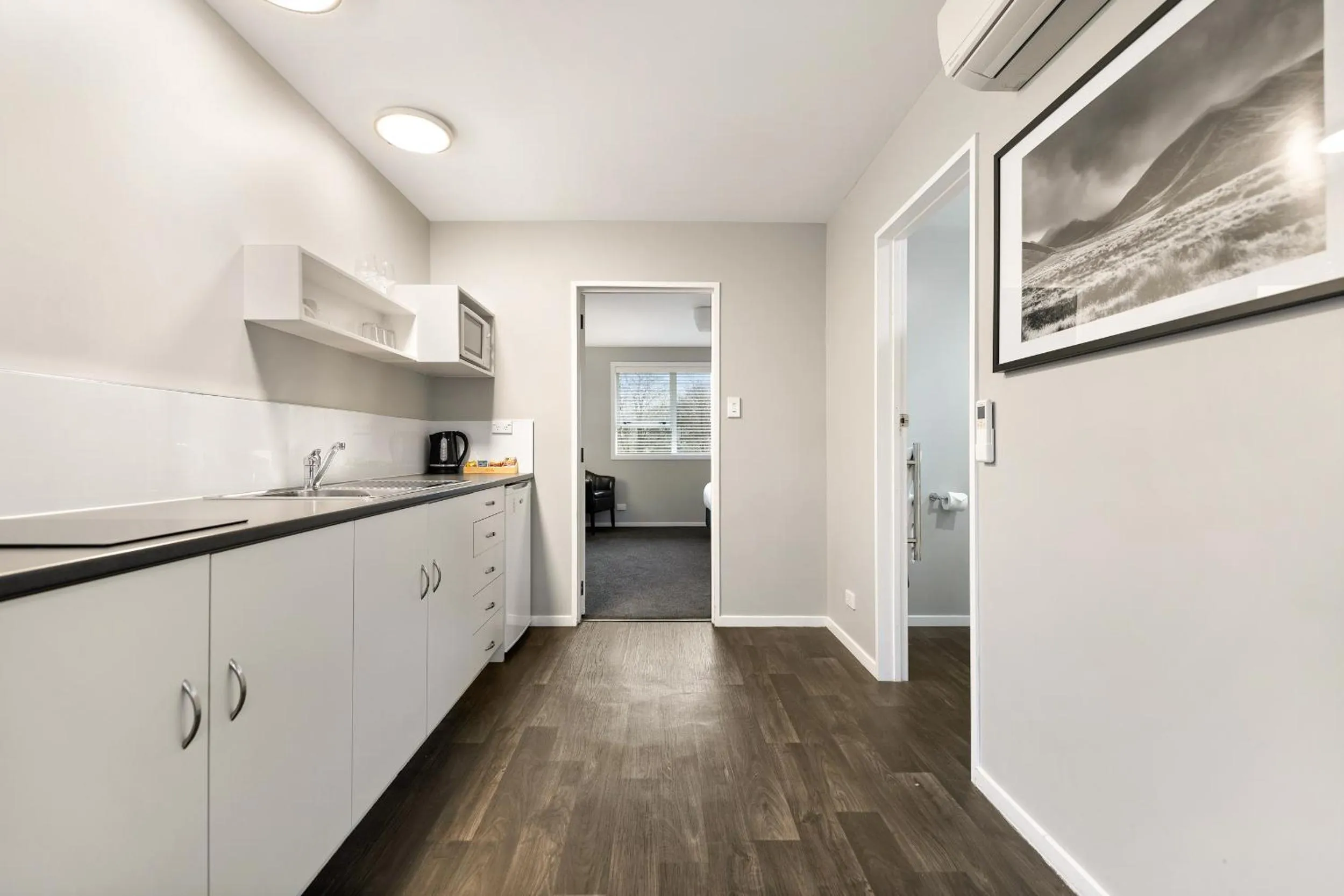 Kitchen or kitchenette in Arrowtown Motel