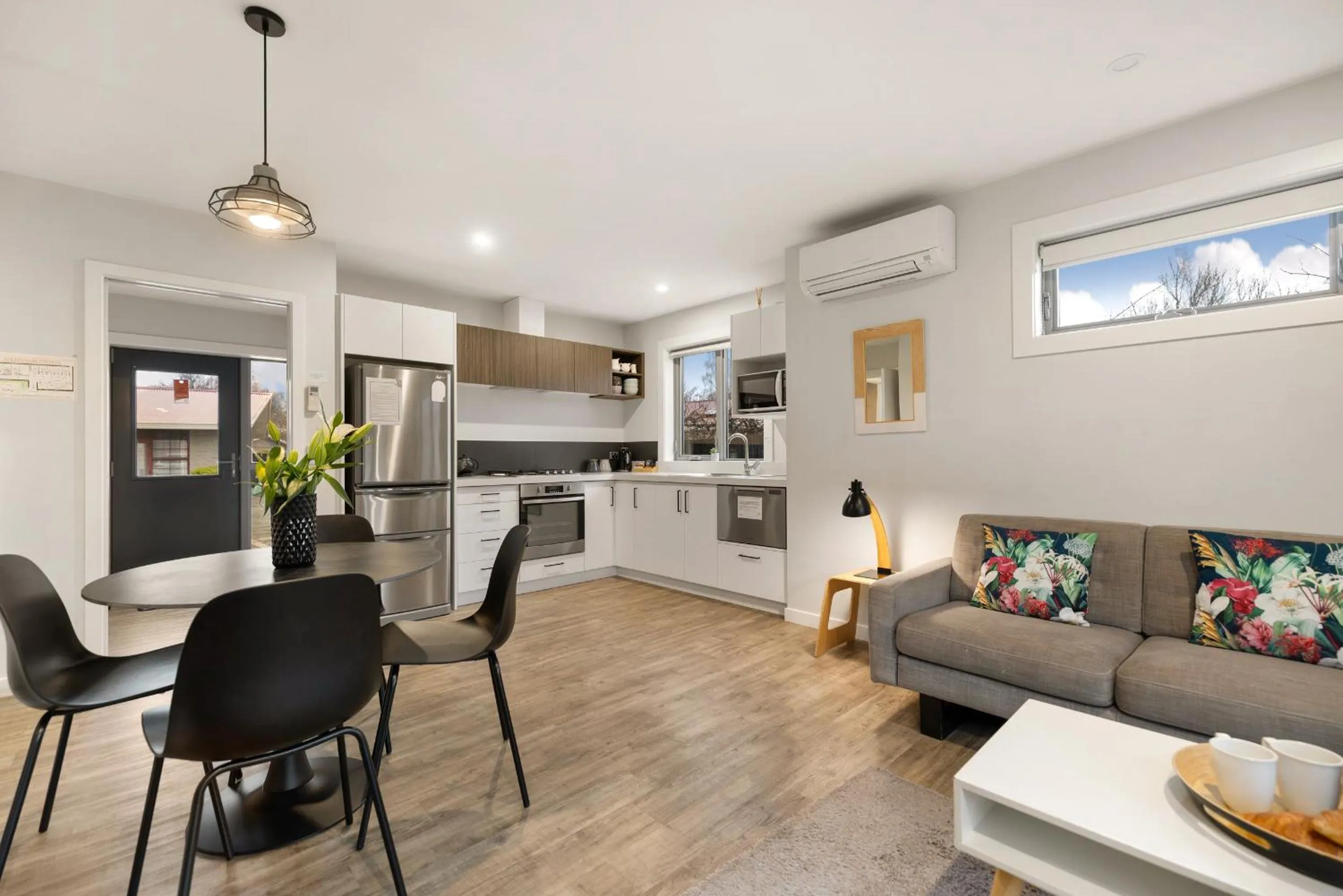 Kitchen or kitchenette in Arrowtown Motel