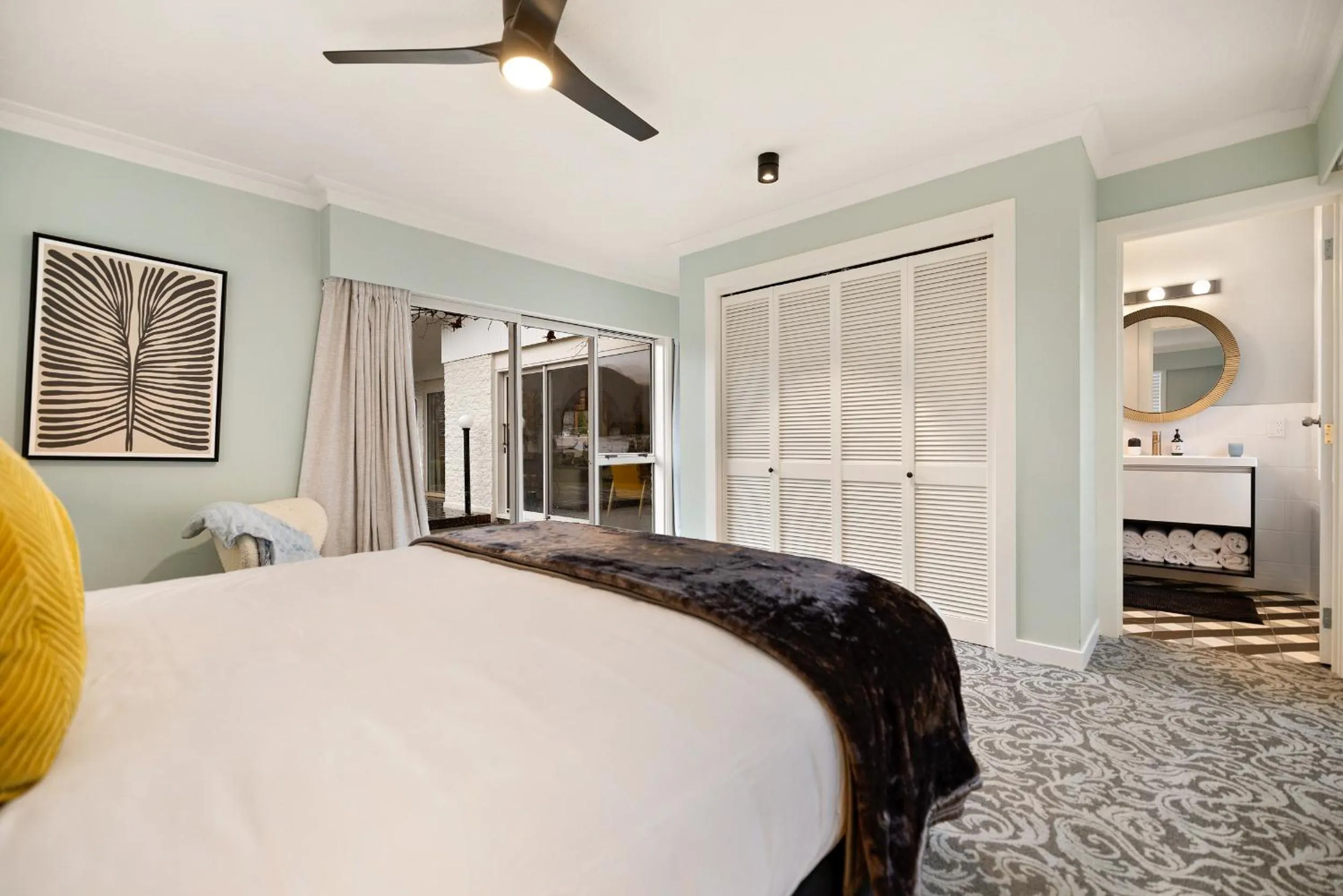 Photo of the whole room, Bed in Arrowtown Motel