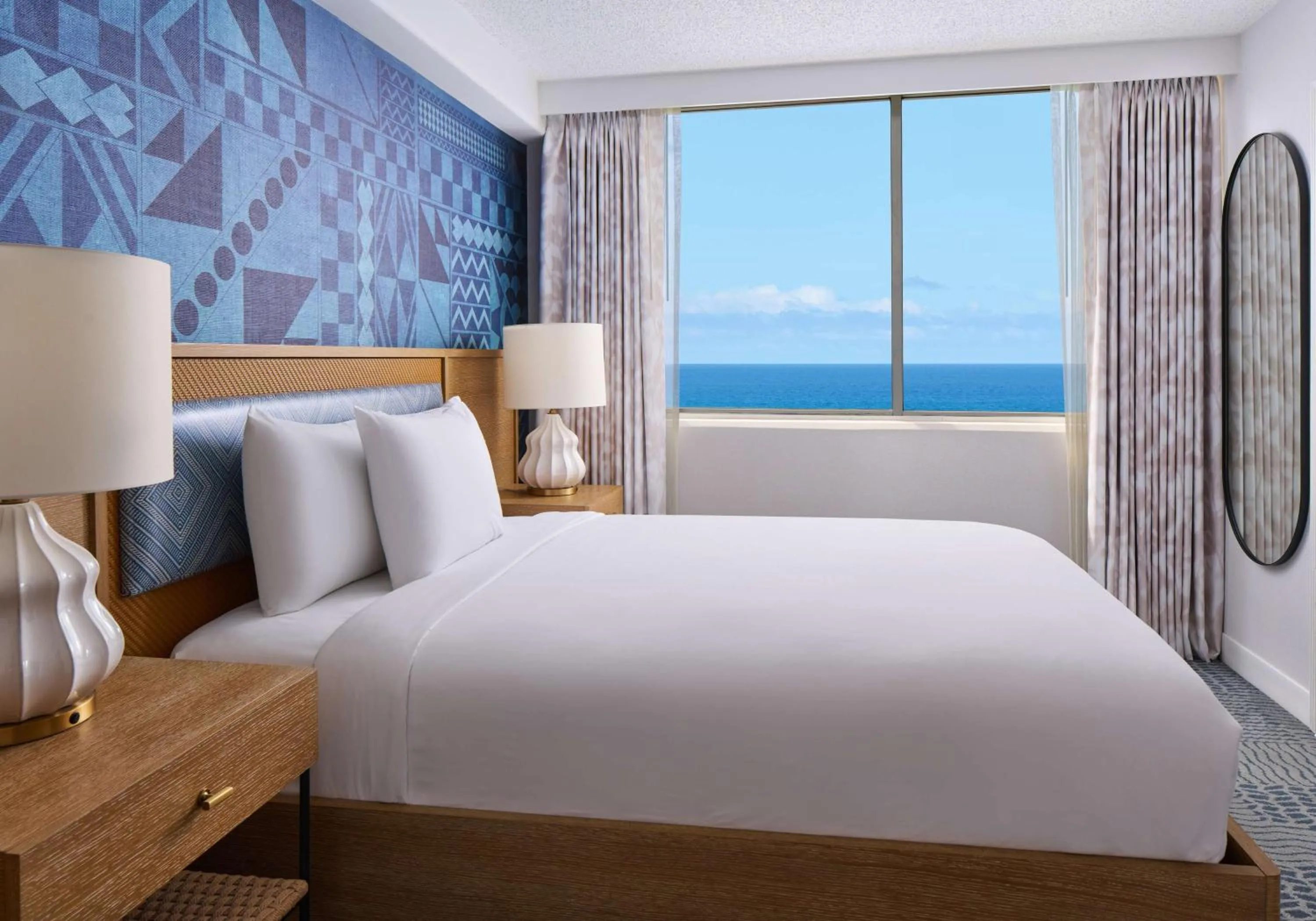 Bedroom, Bed in OUTRIGGER Waikiki Paradise Hotel