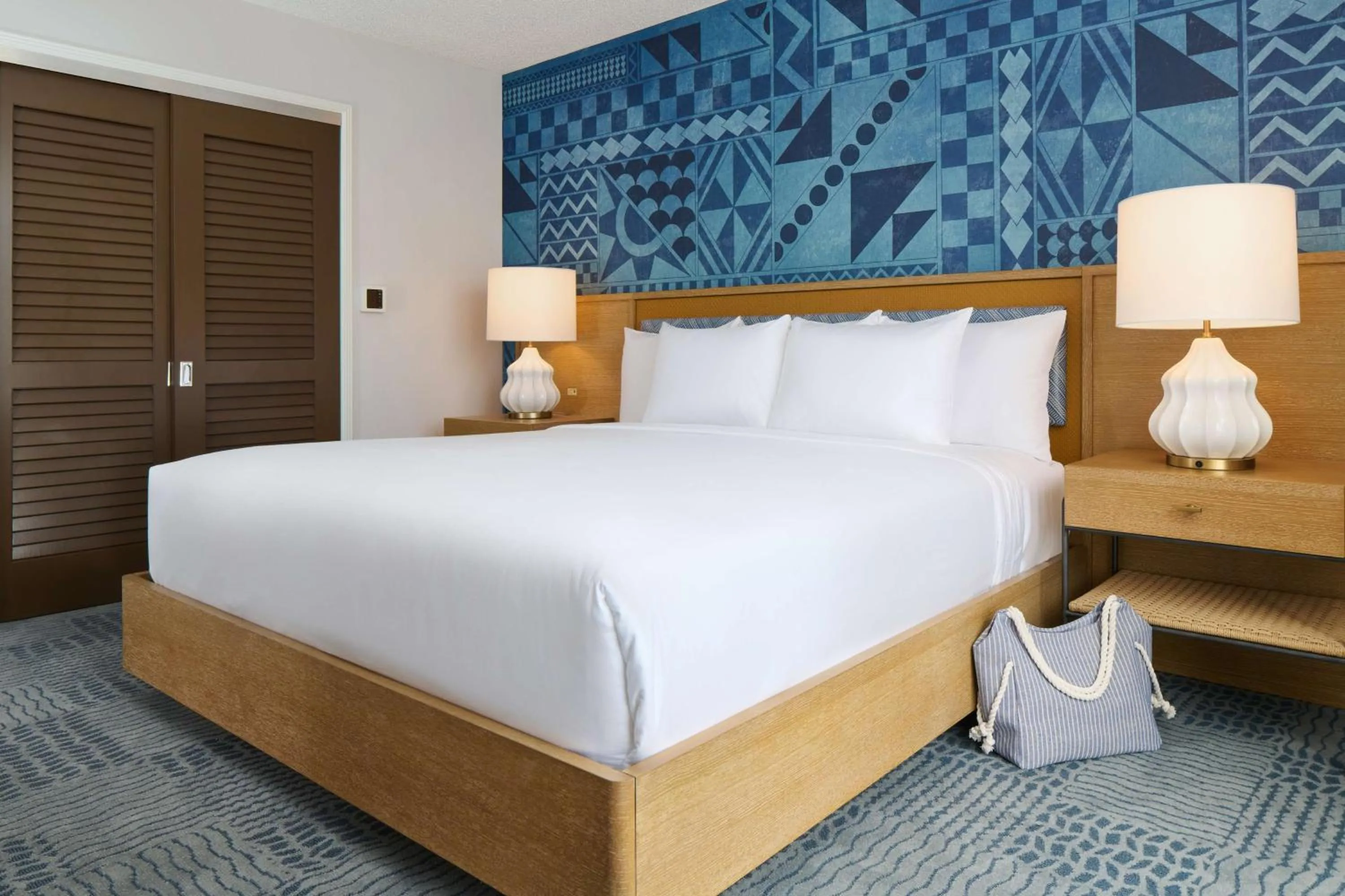 Bedroom, Bed in OUTRIGGER Waikiki Paradise Hotel